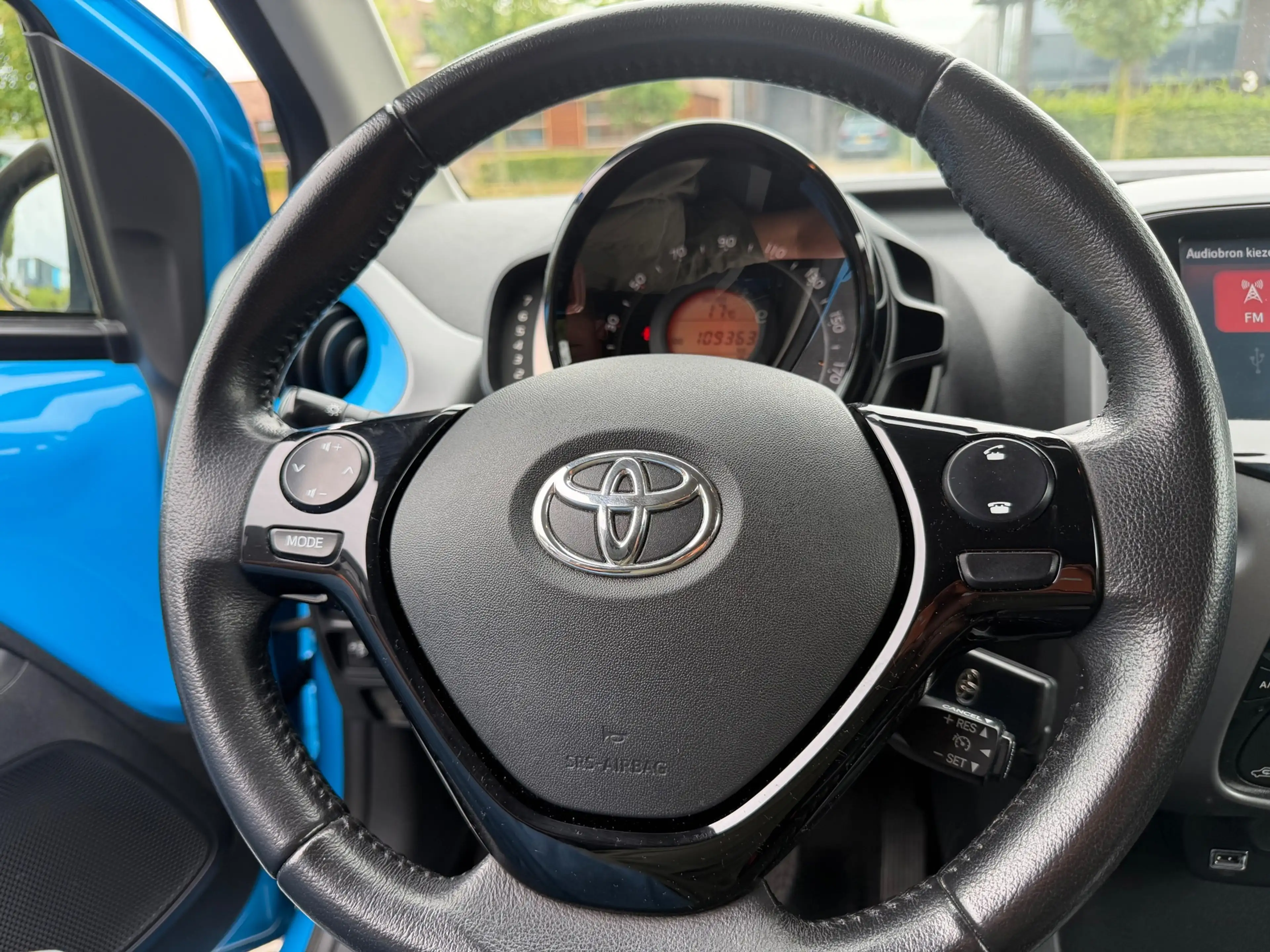 Toyota Aygo 1.0 VVT-i x-clusiv — photo 21