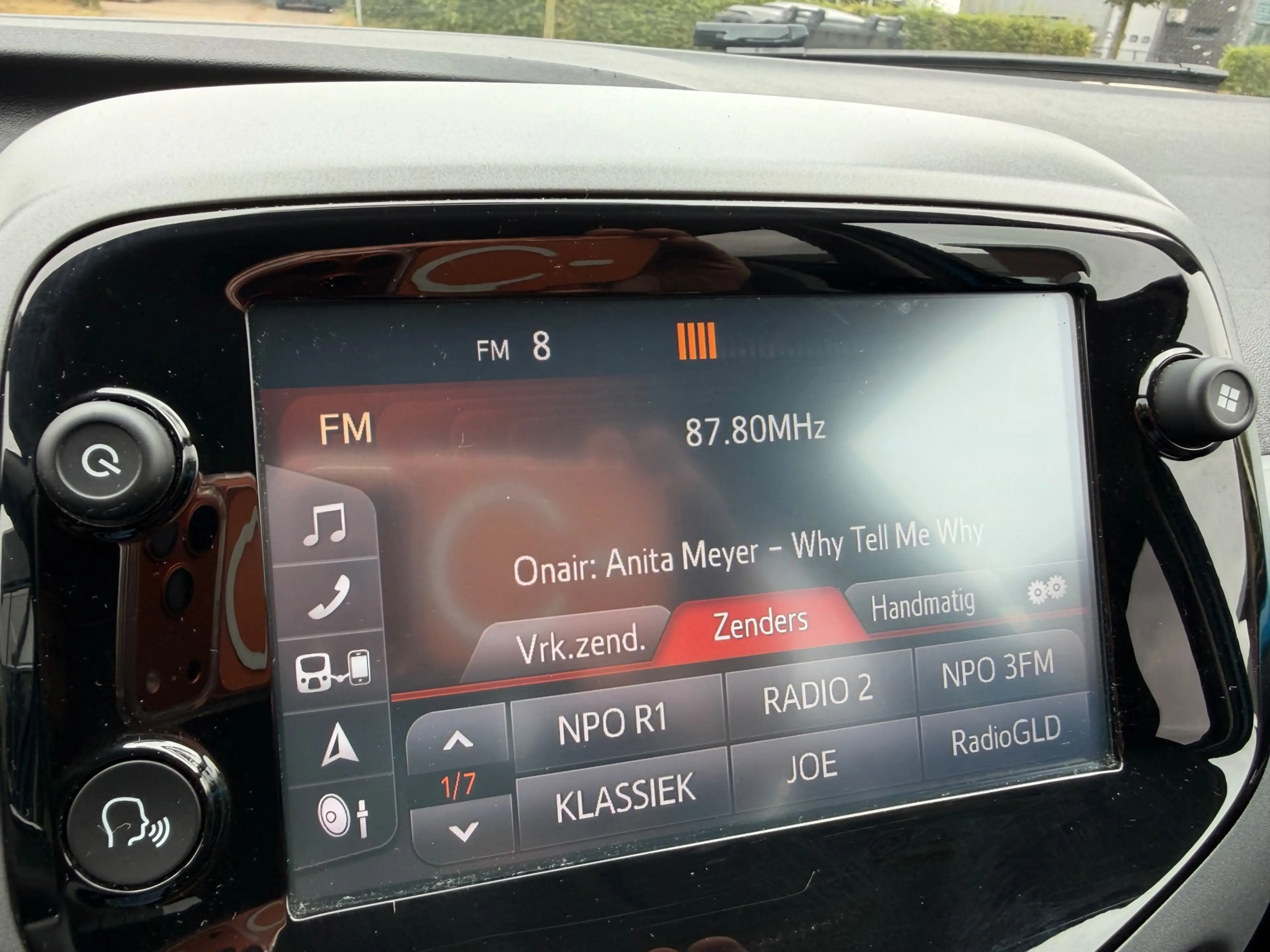 Toyota Aygo 1.0 VVT-i x-clusiv — photo 7