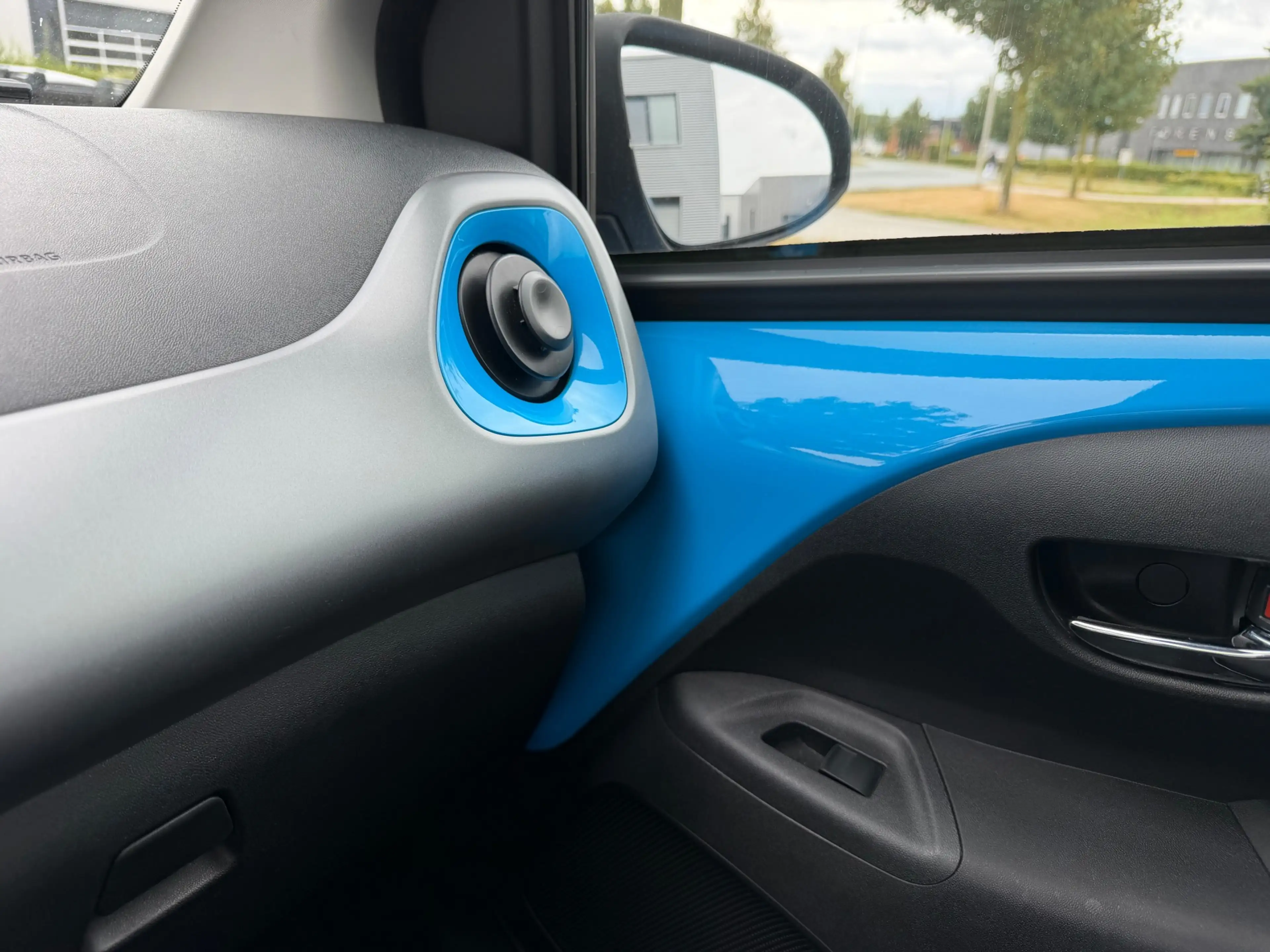 Toyota Aygo 1.0 VVT-i x-clusiv — photo 10