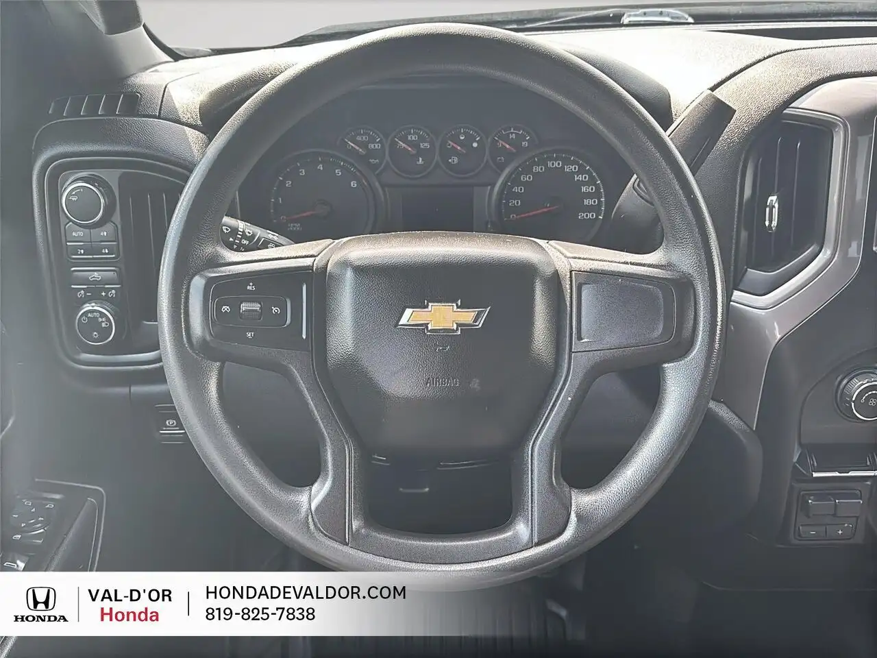 Chevrolet Silverado 1500 снимка Chevrolet Silverado 1500