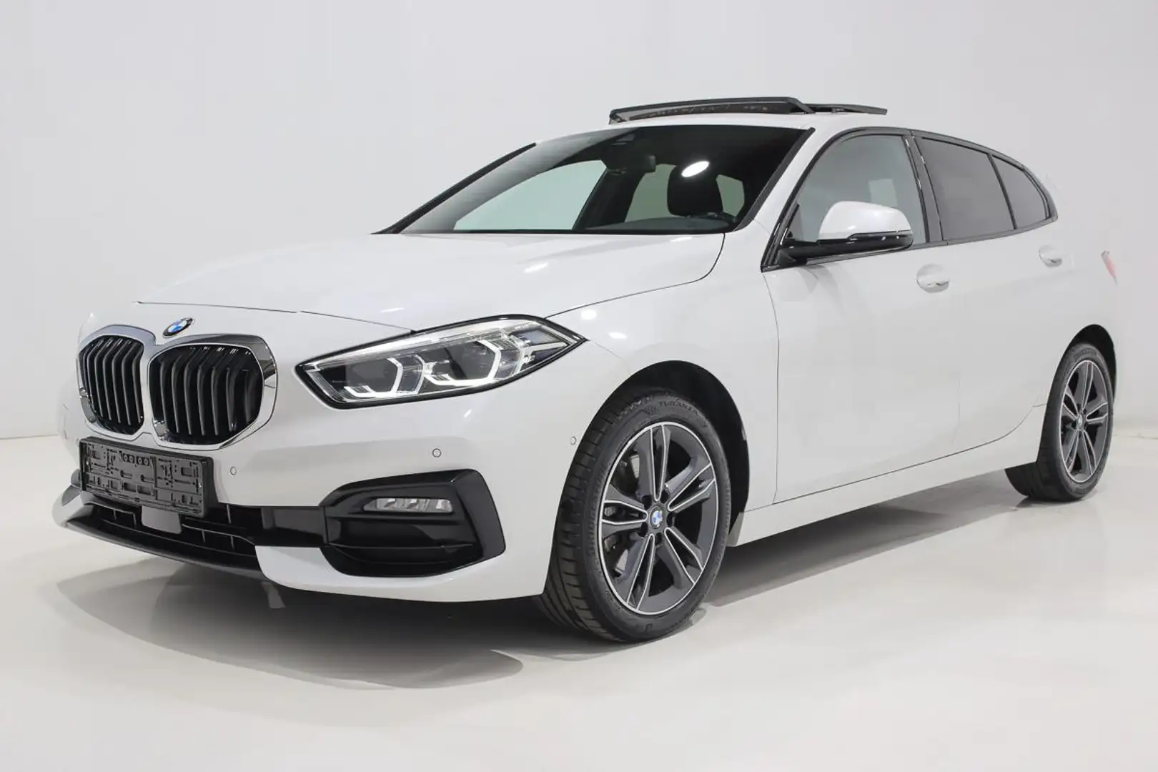 BMW 118 iA SPORTLINE TOIT PANO SEMI CUIR GPS LIVE COCKPIT Blanc - 2