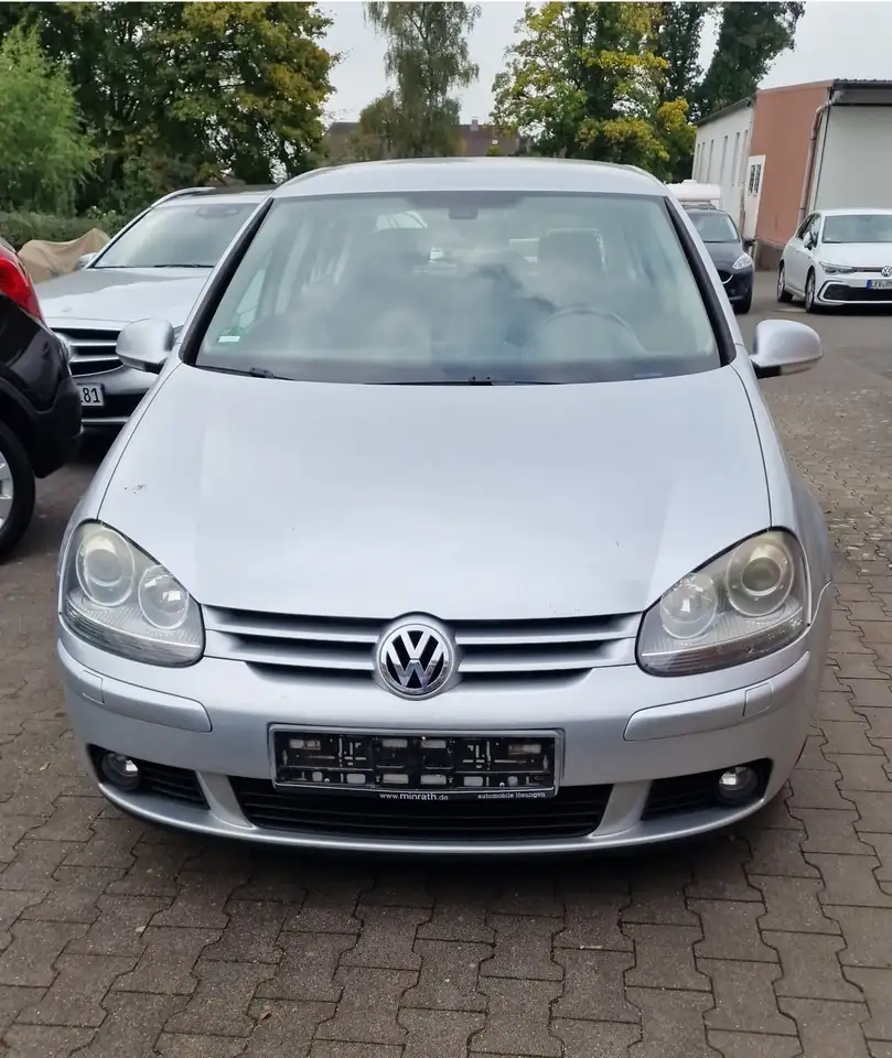 Volkswagen Golf Golf V 5-Türer 1.6 FSI Comfortline — photo 1 of 5