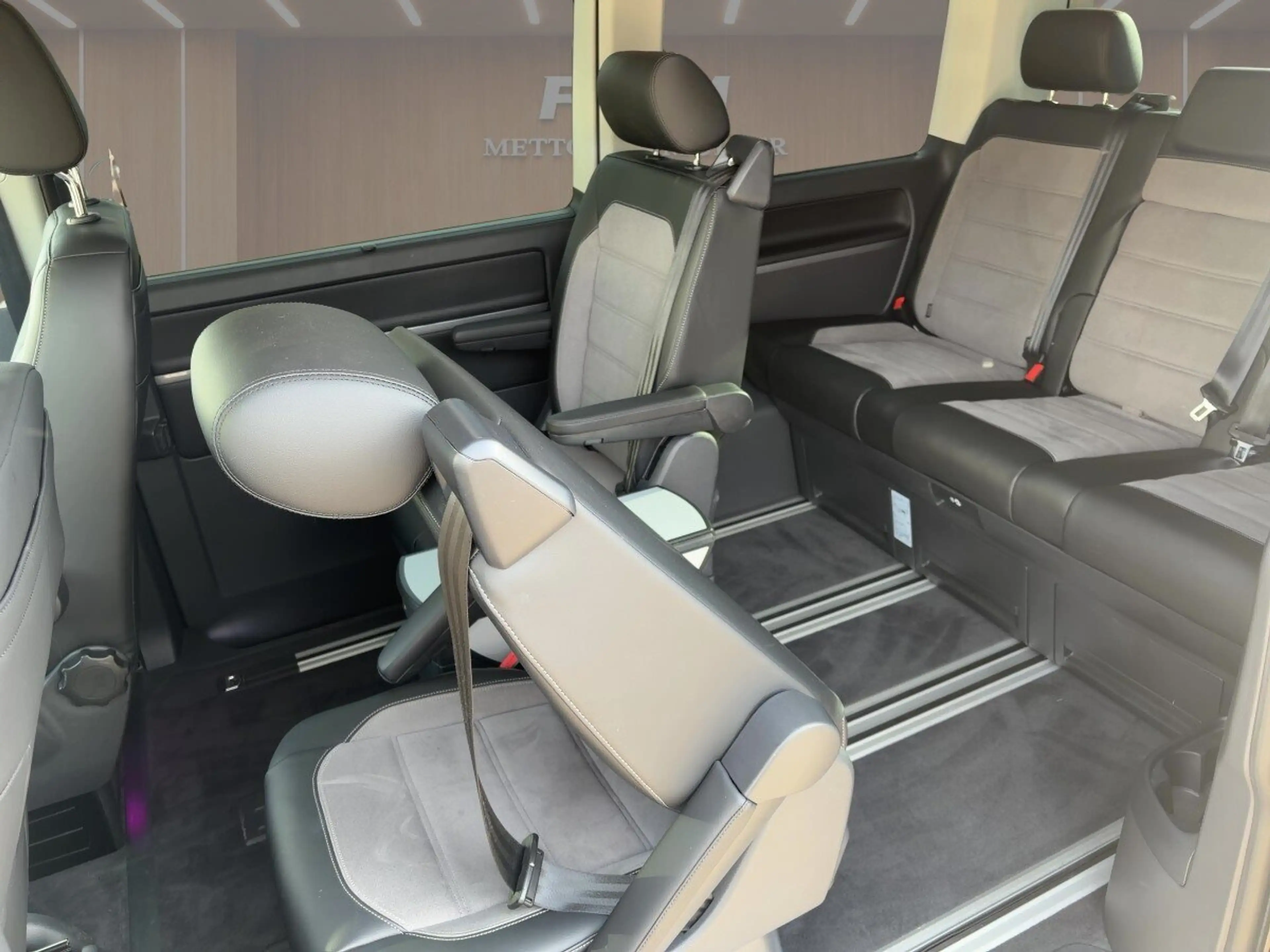 Volkswagen T6.1 Transporter T6.1 2.0TDI 4Motion Multivan Highline NAVI+LED+KLIMA+ACC+ — photo 15