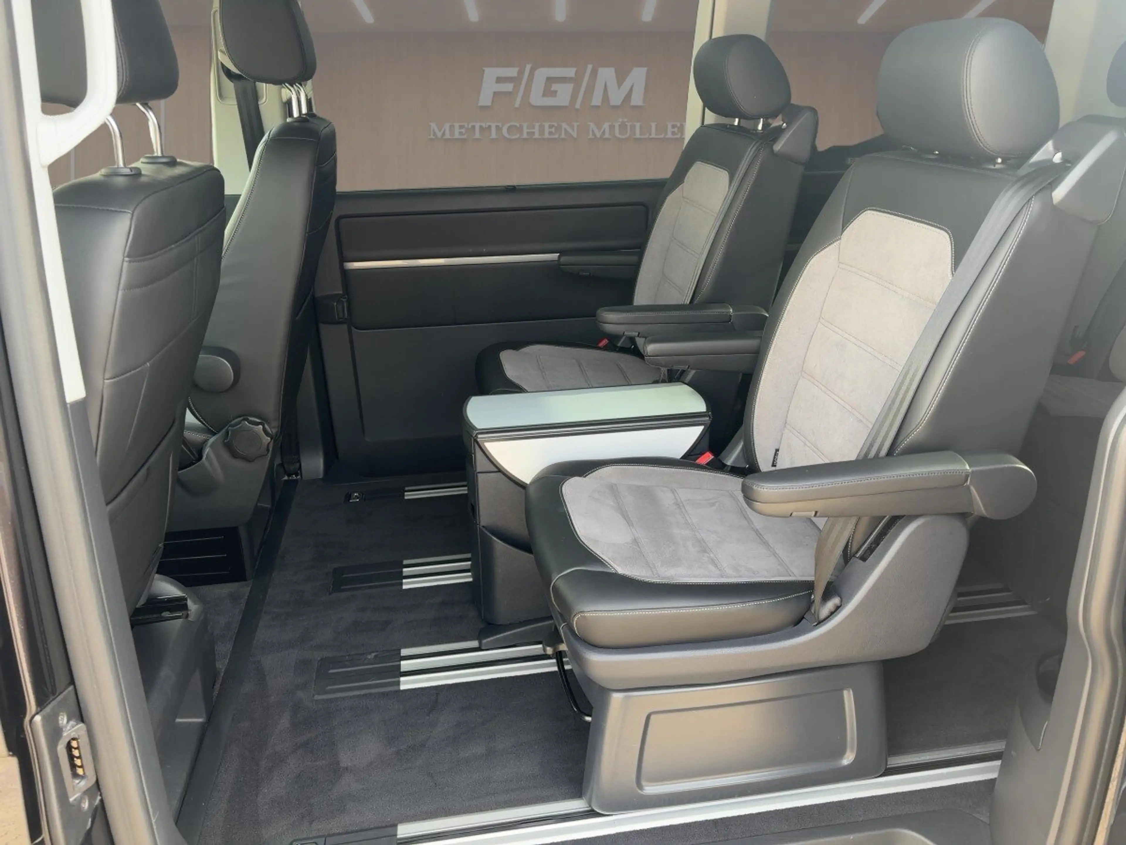 Volkswagen T6.1 Transporter T6.1 2.0TDI 4Motion Multivan Highline NAVI+LED+KLIMA+ACC+ — photo 7