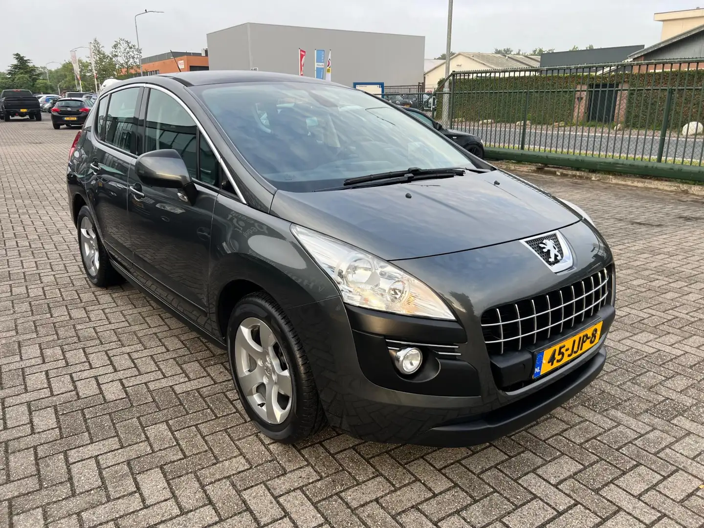 Peugeot 3008 1.6 VTi Première Grijs - 2