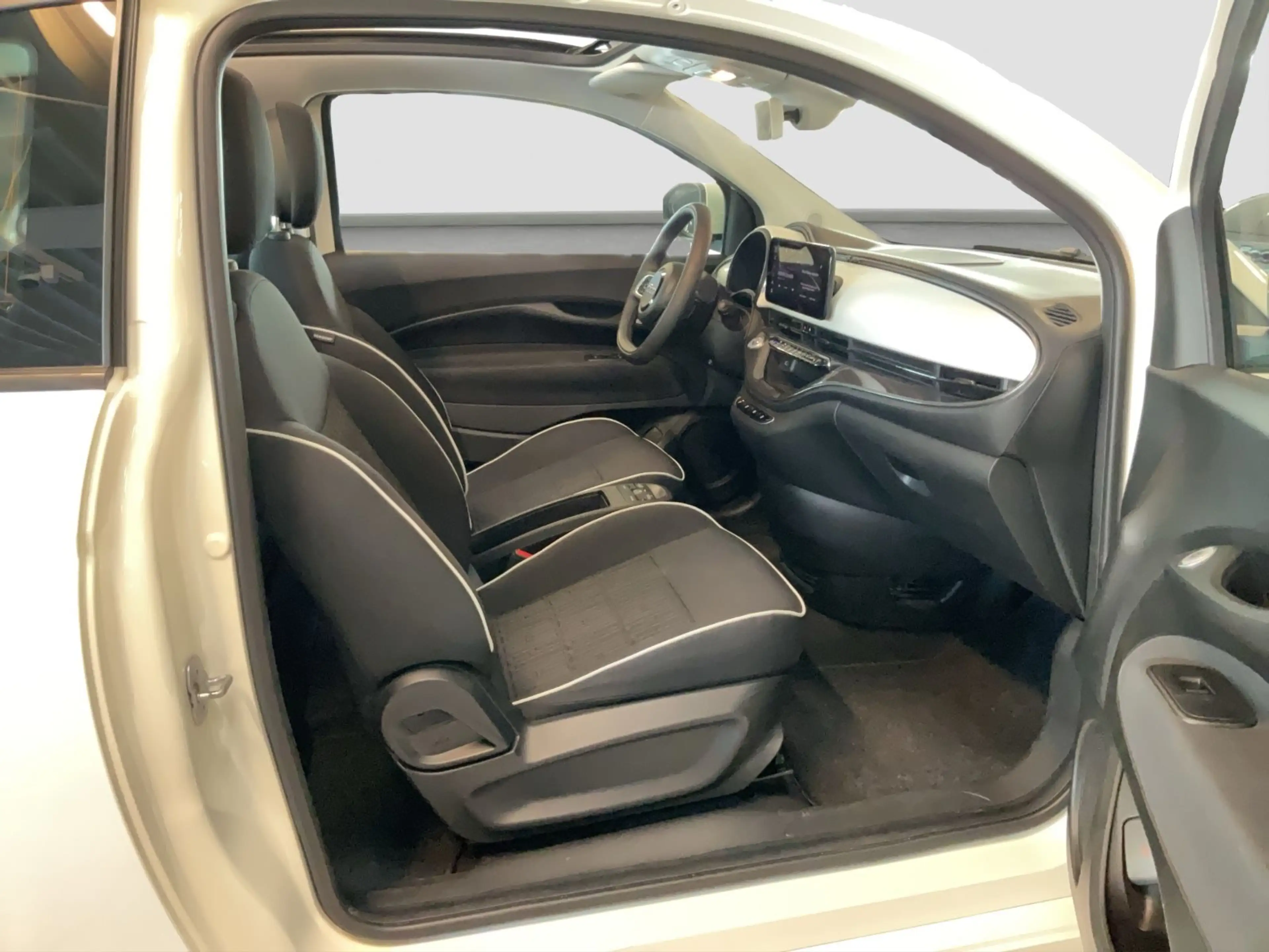Fiat 500e 42 kWh Cabrio — photo 12