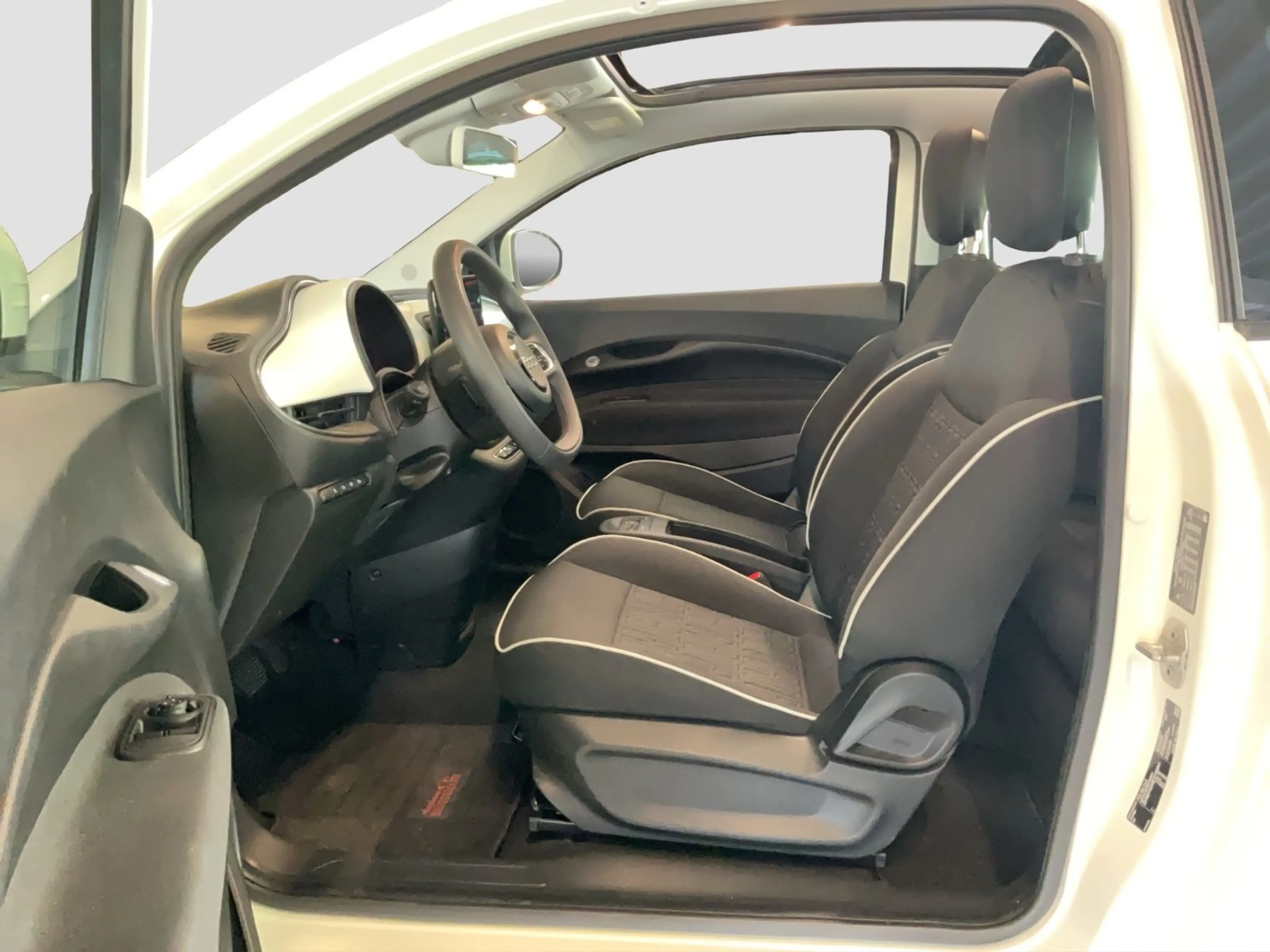 Fiat 500e 42 kWh Cabrio — photo 9