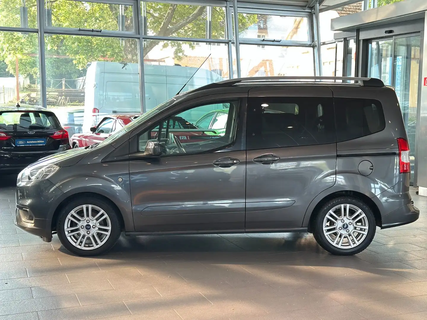 Ford Tourneo Courier Titanium #NAVI #AHK #KAMERA #DAB Grau - 2