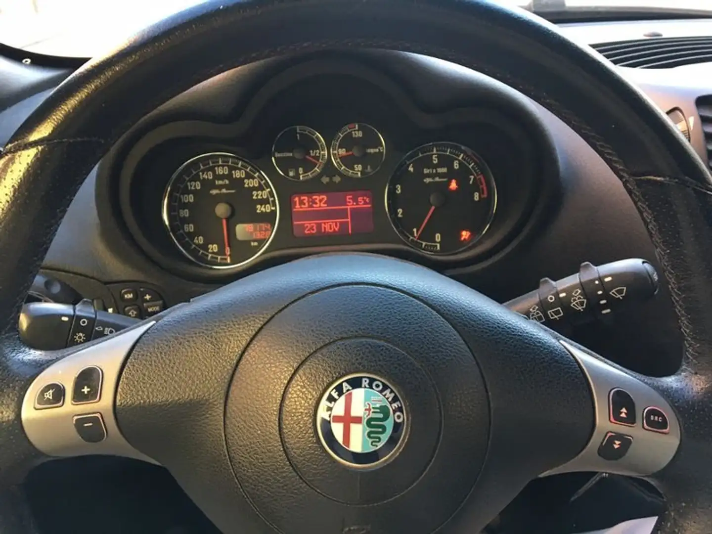 Alfa Romeo 147 147 1.6 Twin Spark Distinctive Sport Negro - 1