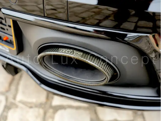 Porsche 911 view 12