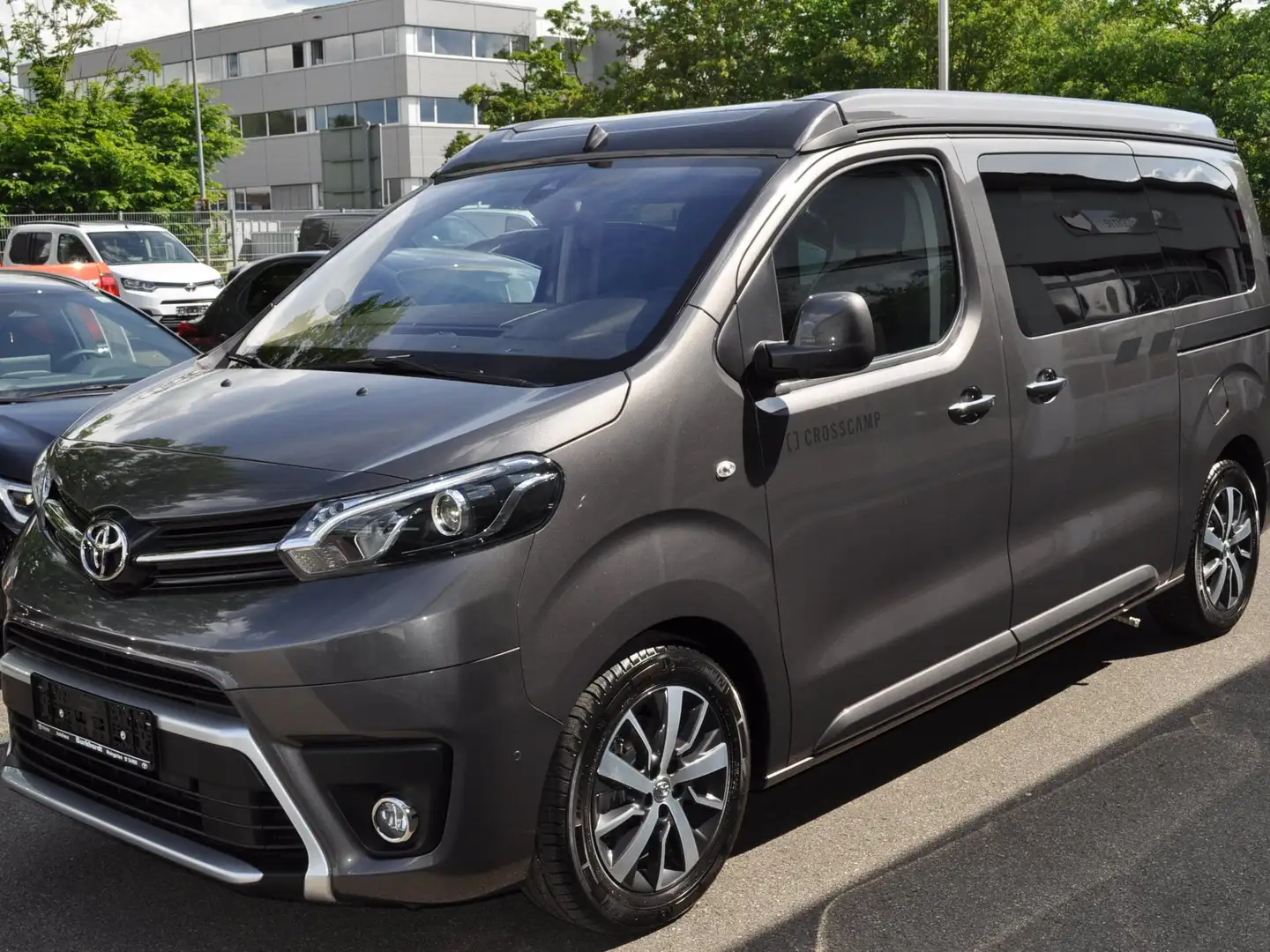 Crosscamp Toyota Flex Automatik 7-Sitzer Vollausstattung Grau - 1