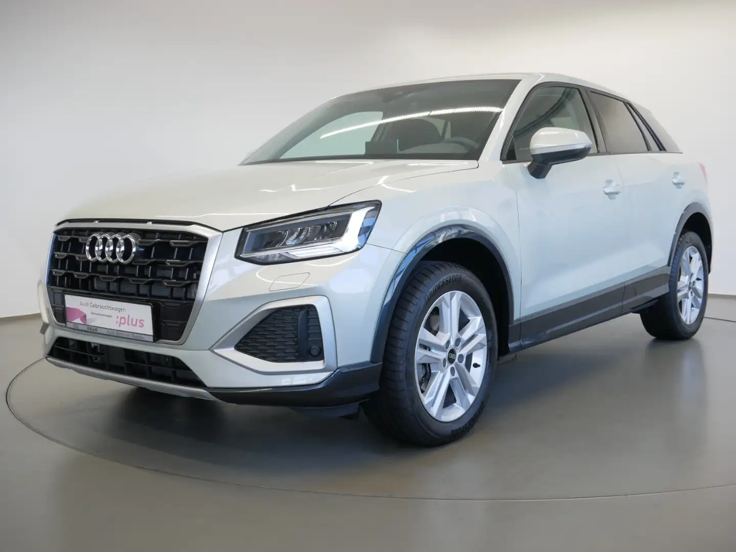 Audi Q2 35 TFSI S tro. advanced LED AHK virt. Cock. Silber - 2
