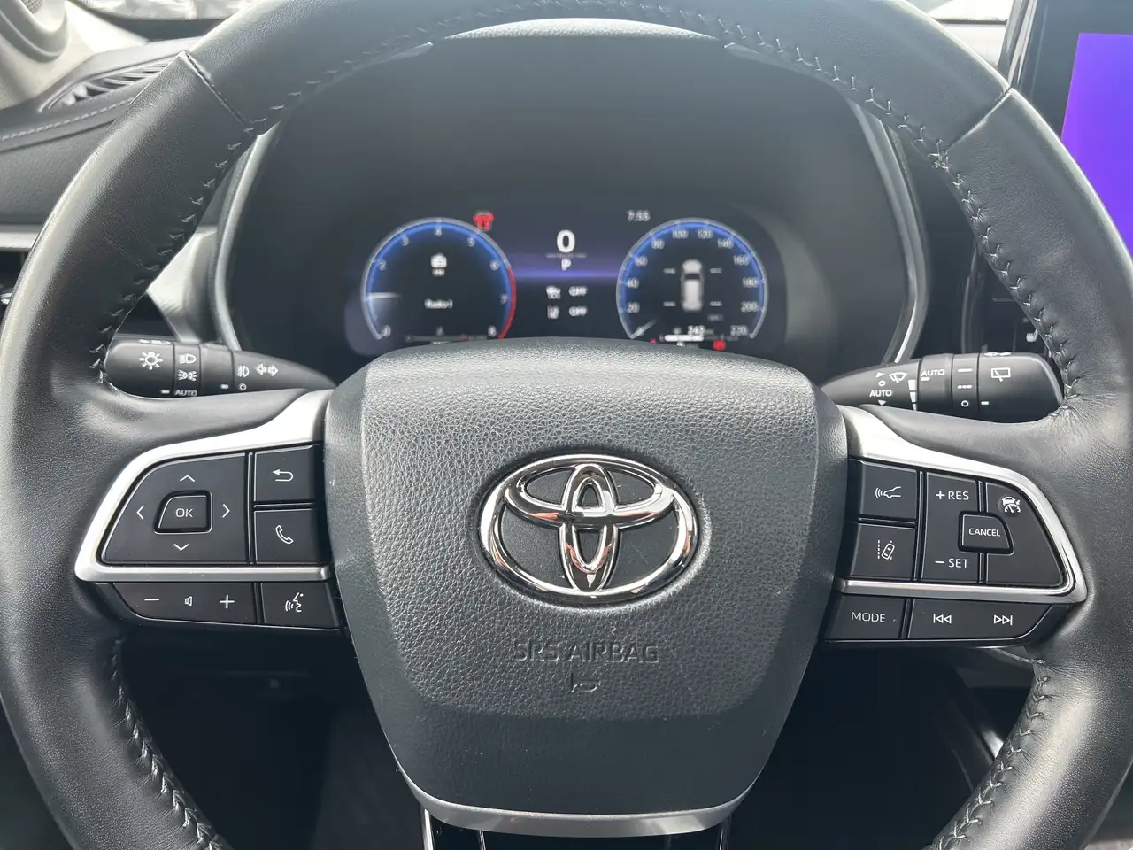 Toyota Highlander снимка Toyota Highlander