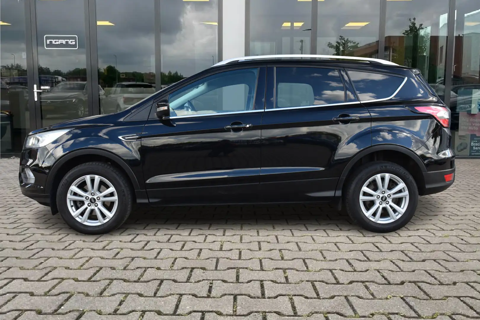 Ford Kuga 1.5 EcoBoost Titanium | Xenon | Navi | Trekhaak | Zwart - 2