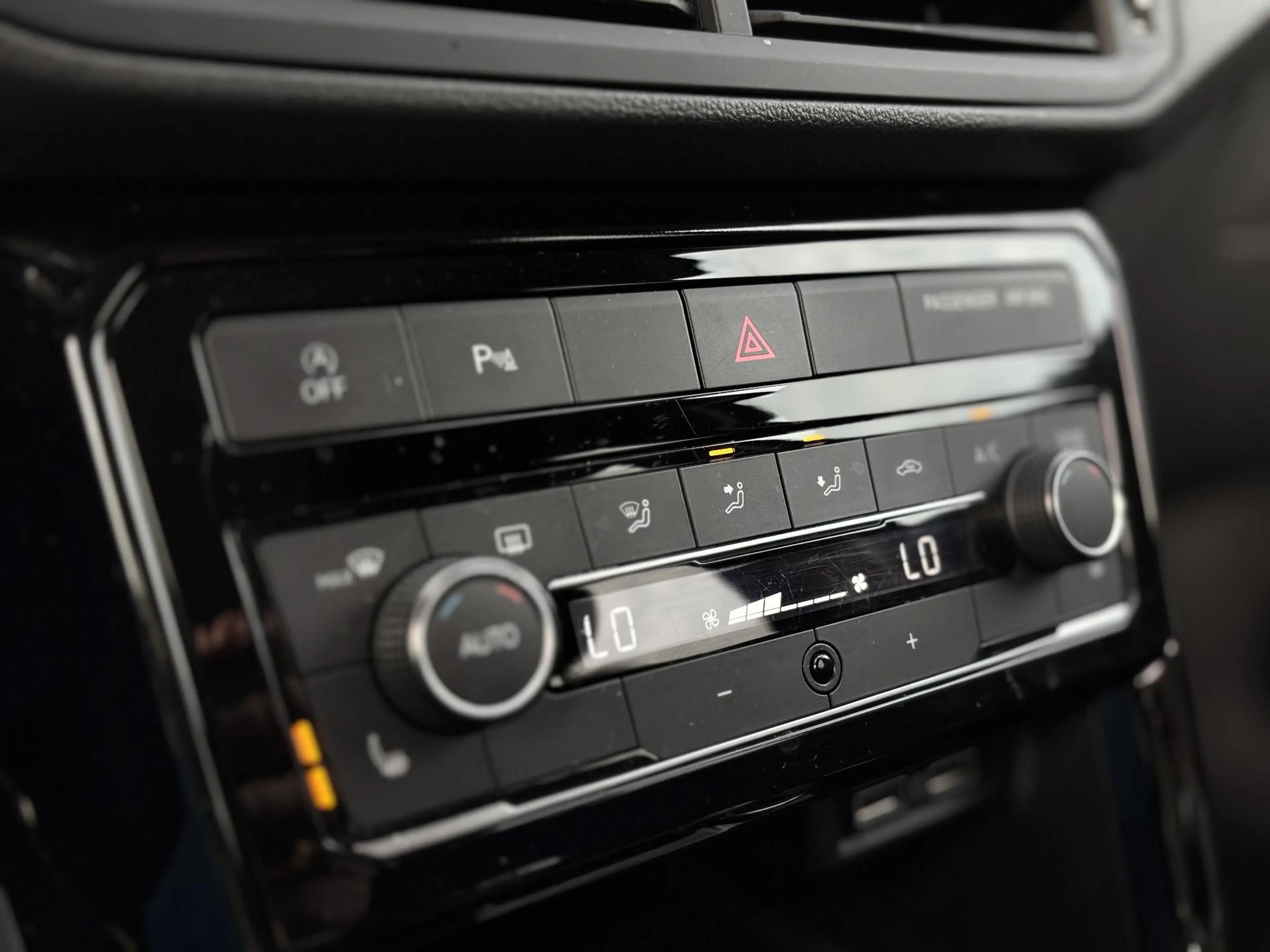 Volkswagen T-Cross 1.5 TSI Style Business R | Apple-Android | Stoel-V — photo 17