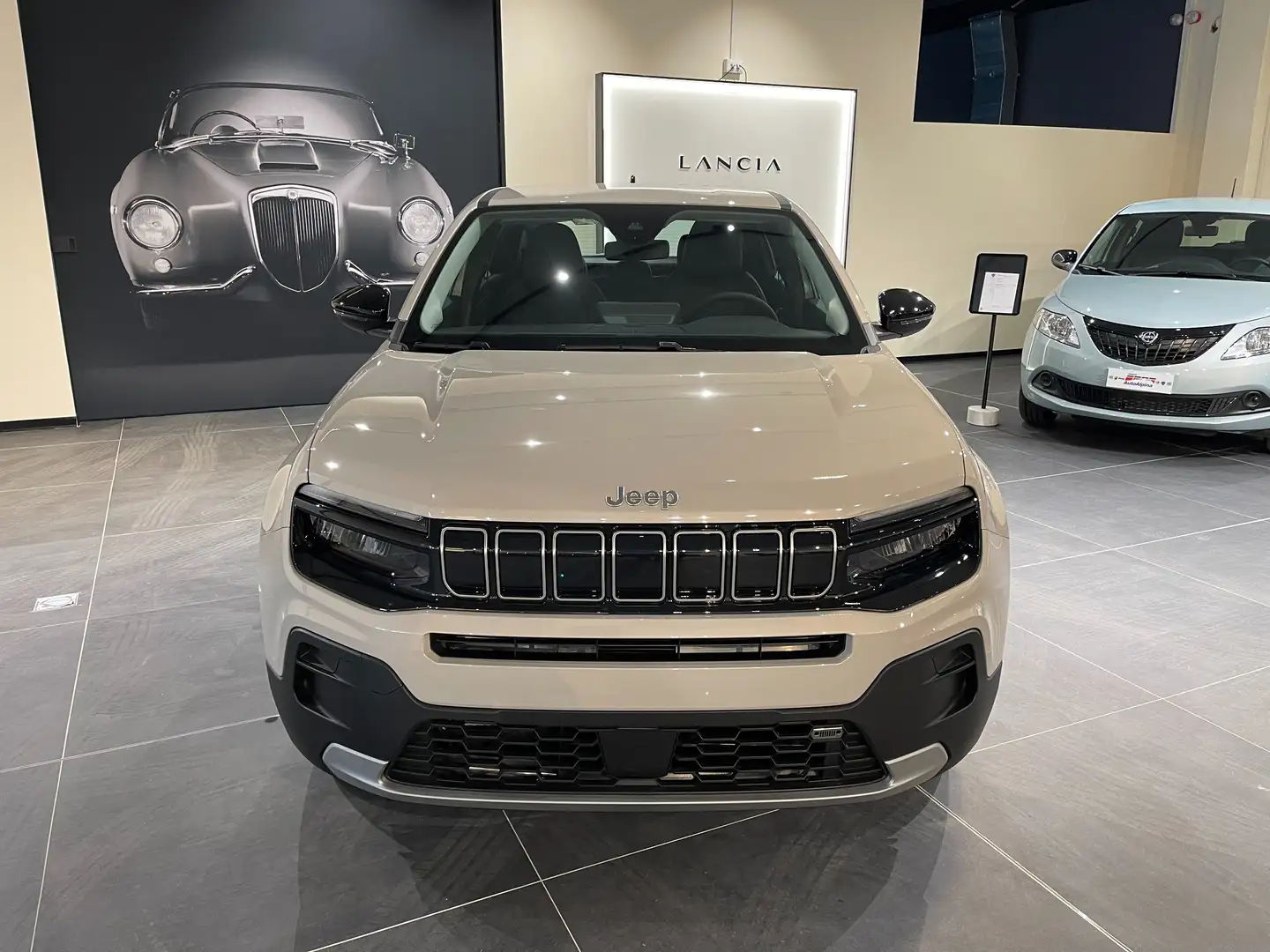 Jeep Avenger LONGITUDE 1.2 100CV KM0 Grigio - 2