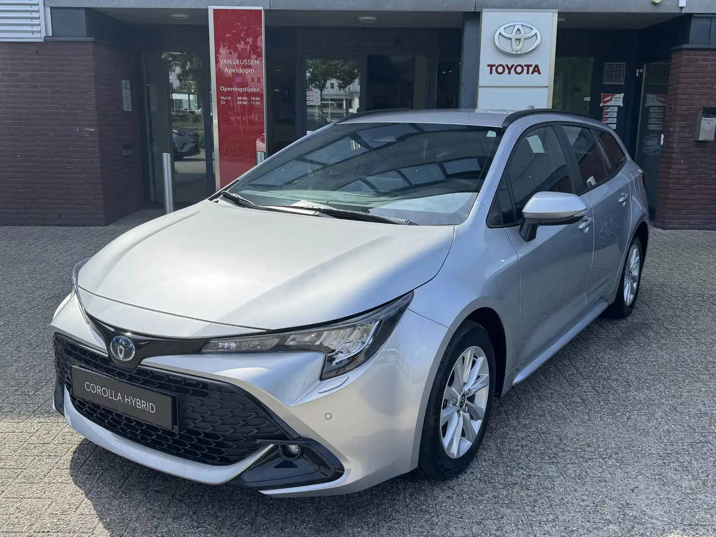Toyota Corolla Touring Sports Hybrid 140 DYNAMIC STOEL/STUURVERW Zilver - 1