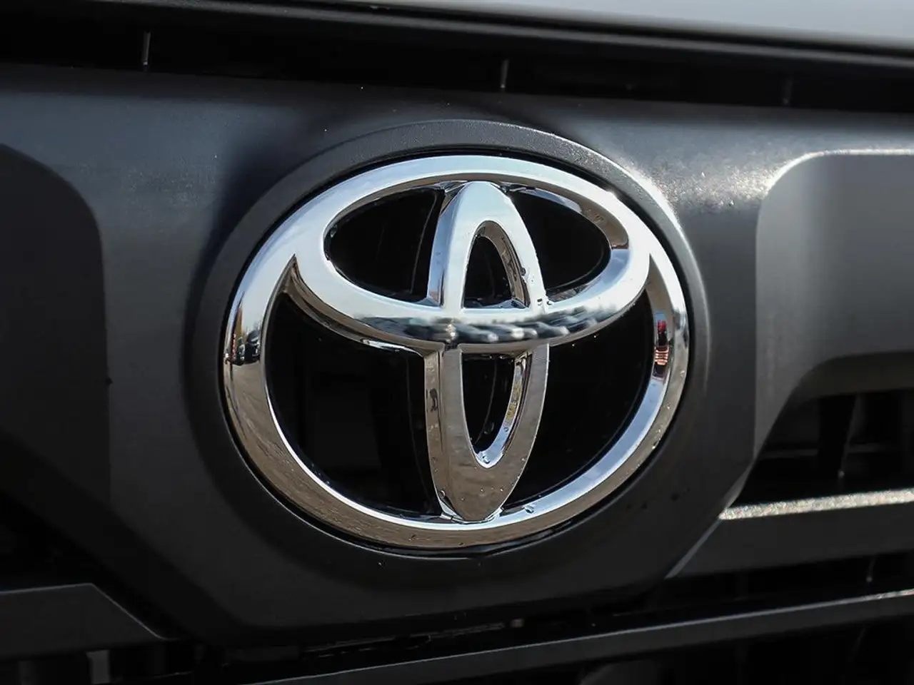 Toyota Tundra снимка Toyota Tundra