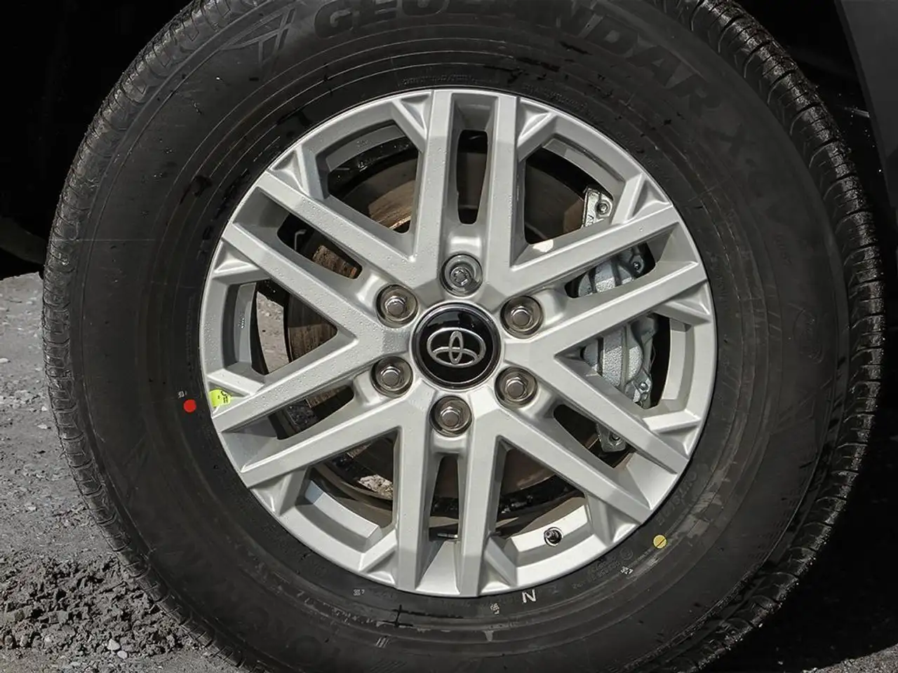 Toyota Tundra снимка Toyota Tundra