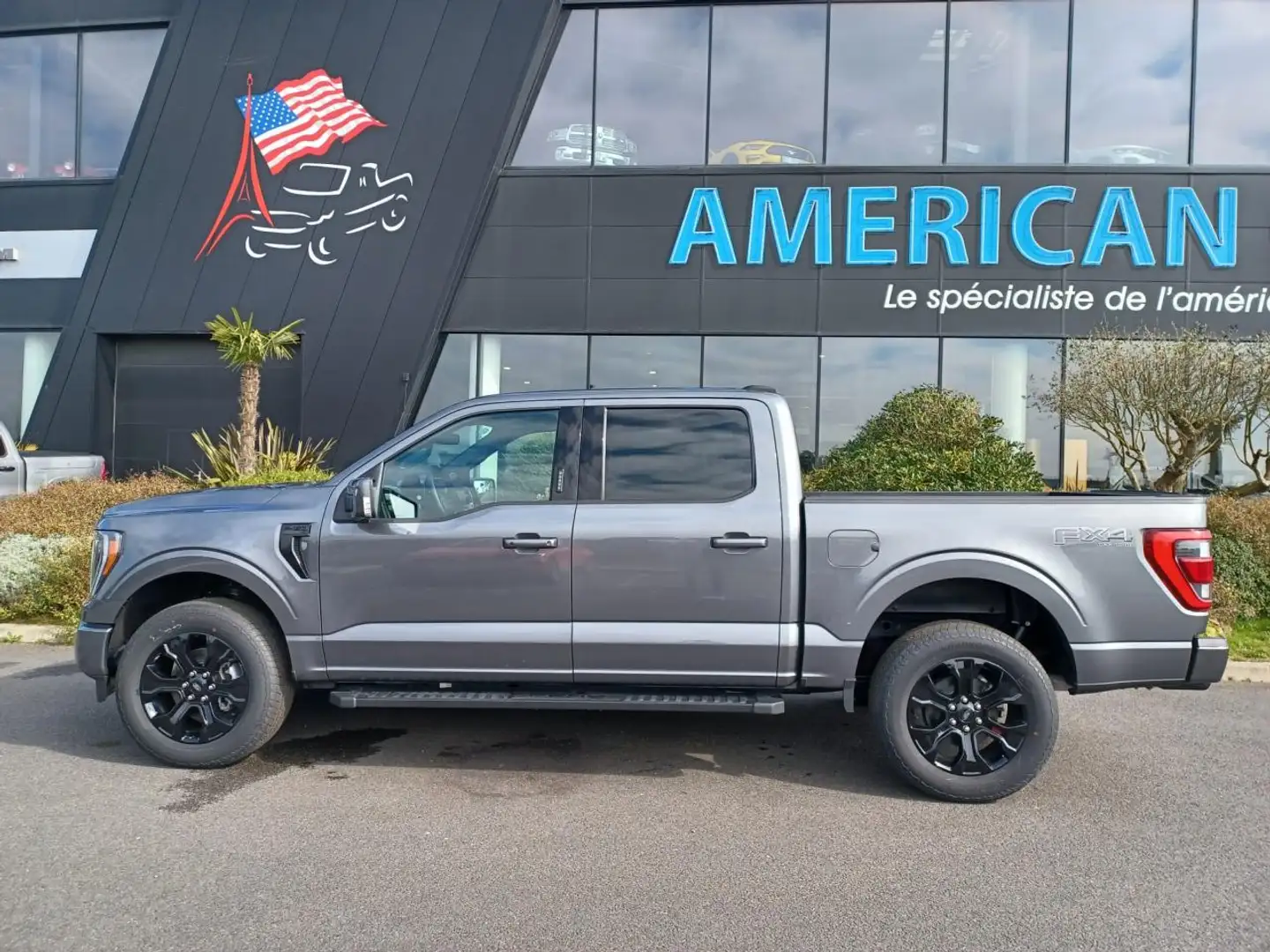 Ford F 150 Supercrew LARIAT Black Package V8 5.0L FLEXFUEL Gris - 2