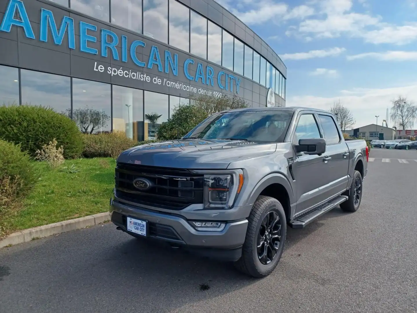 Ford F 150 Supercrew LARIAT Black Package V8 5.0L FLEXFUEL Gris - 1