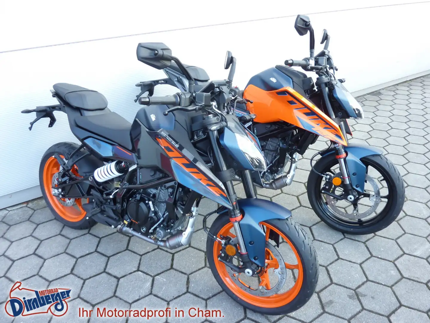 KTM 125 Duke mit 996,- Discount neues Modell 2024 Narancs - 1