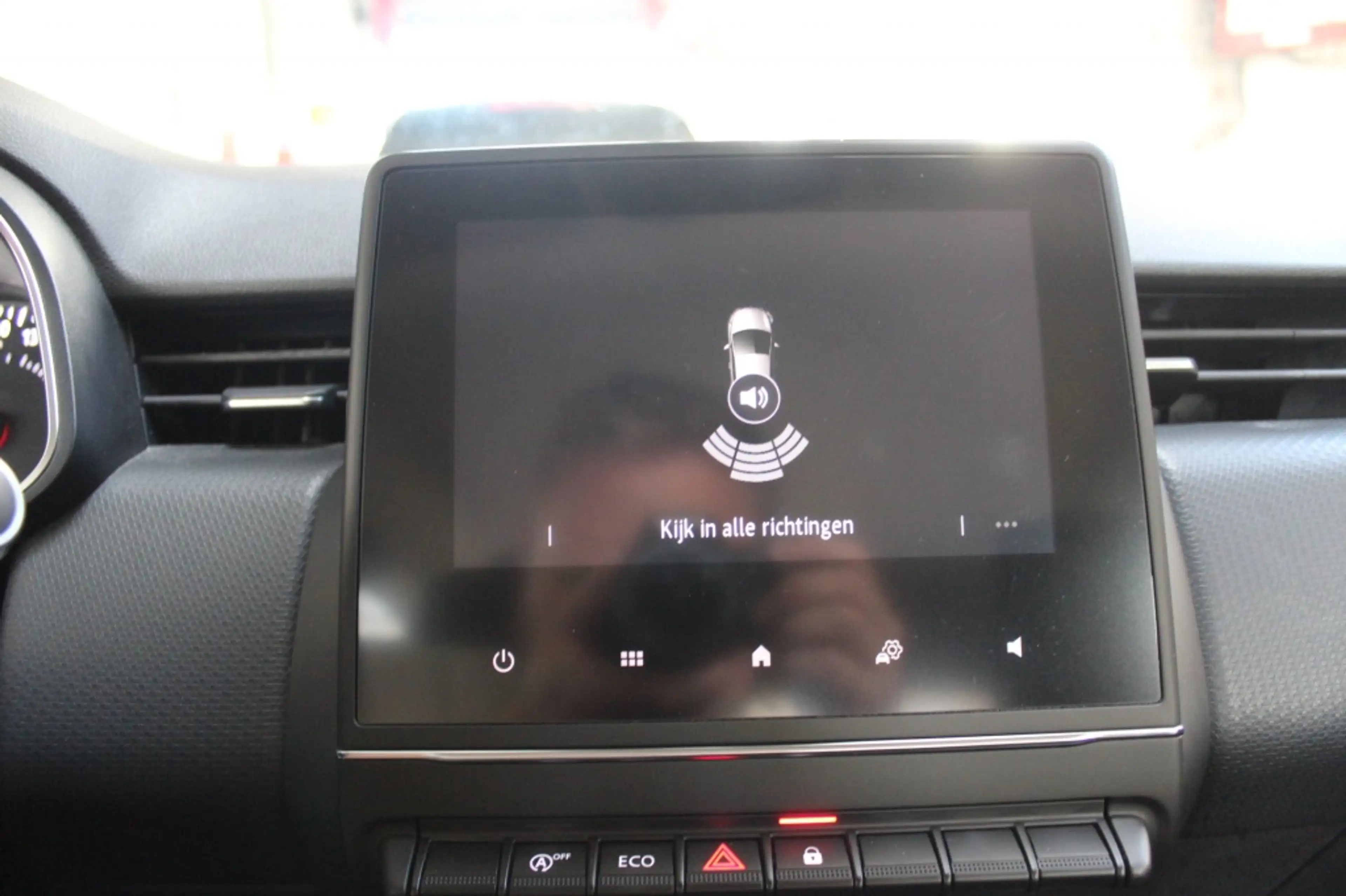 Renault Clio 1.0 TCe Zen — photo 10
