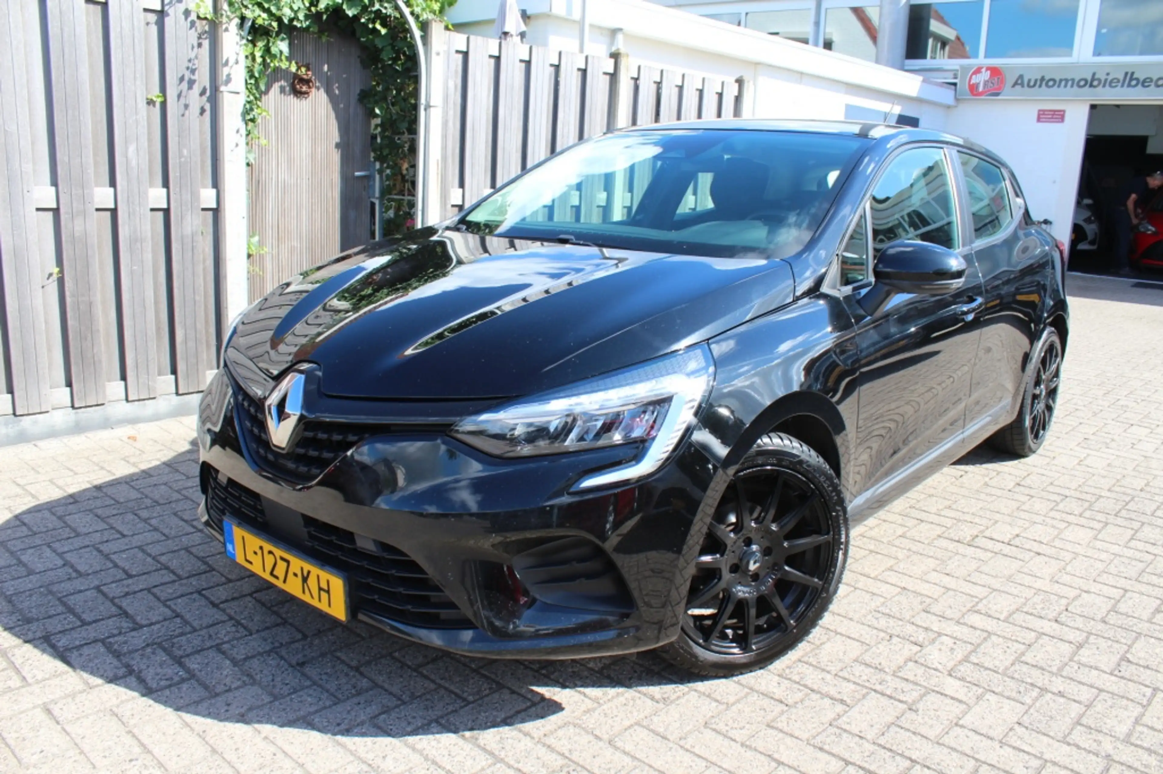 Renault Clio 1.0 TCe Zen — photo 2