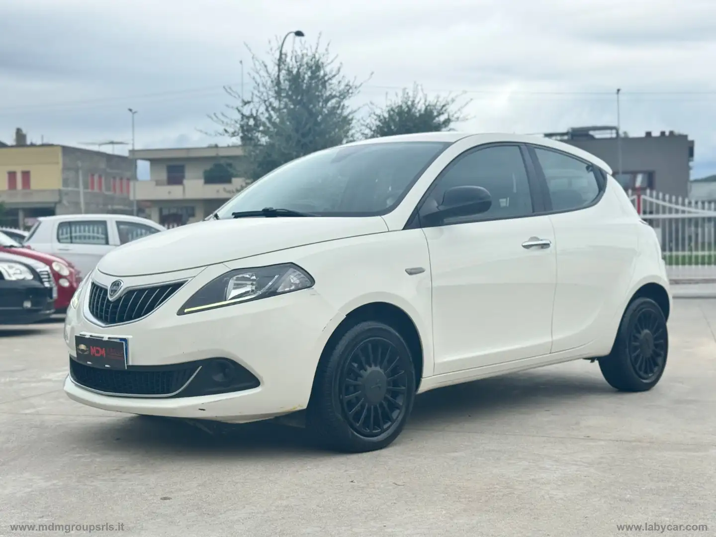 Lancia Ypsilon 1.0 FireFly 5p.S&S Hyb. Eco Gold OK NEOPATENTATI Bianco - 1
