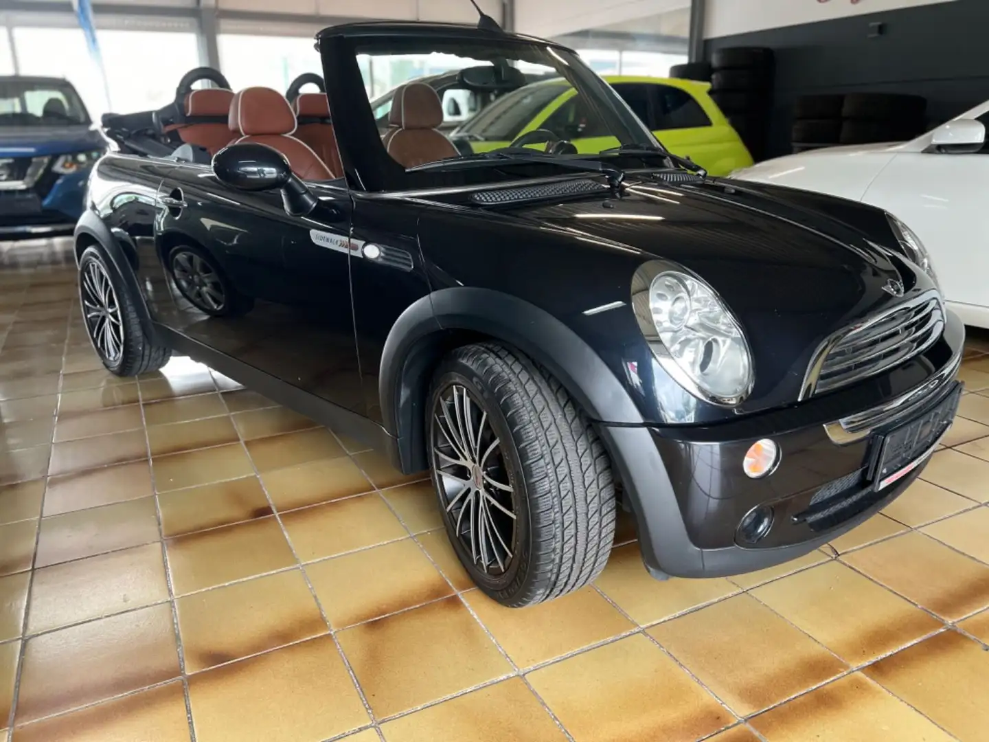 MINI Cooper S Cabrio Cooper Sidewalk Zwart - 2