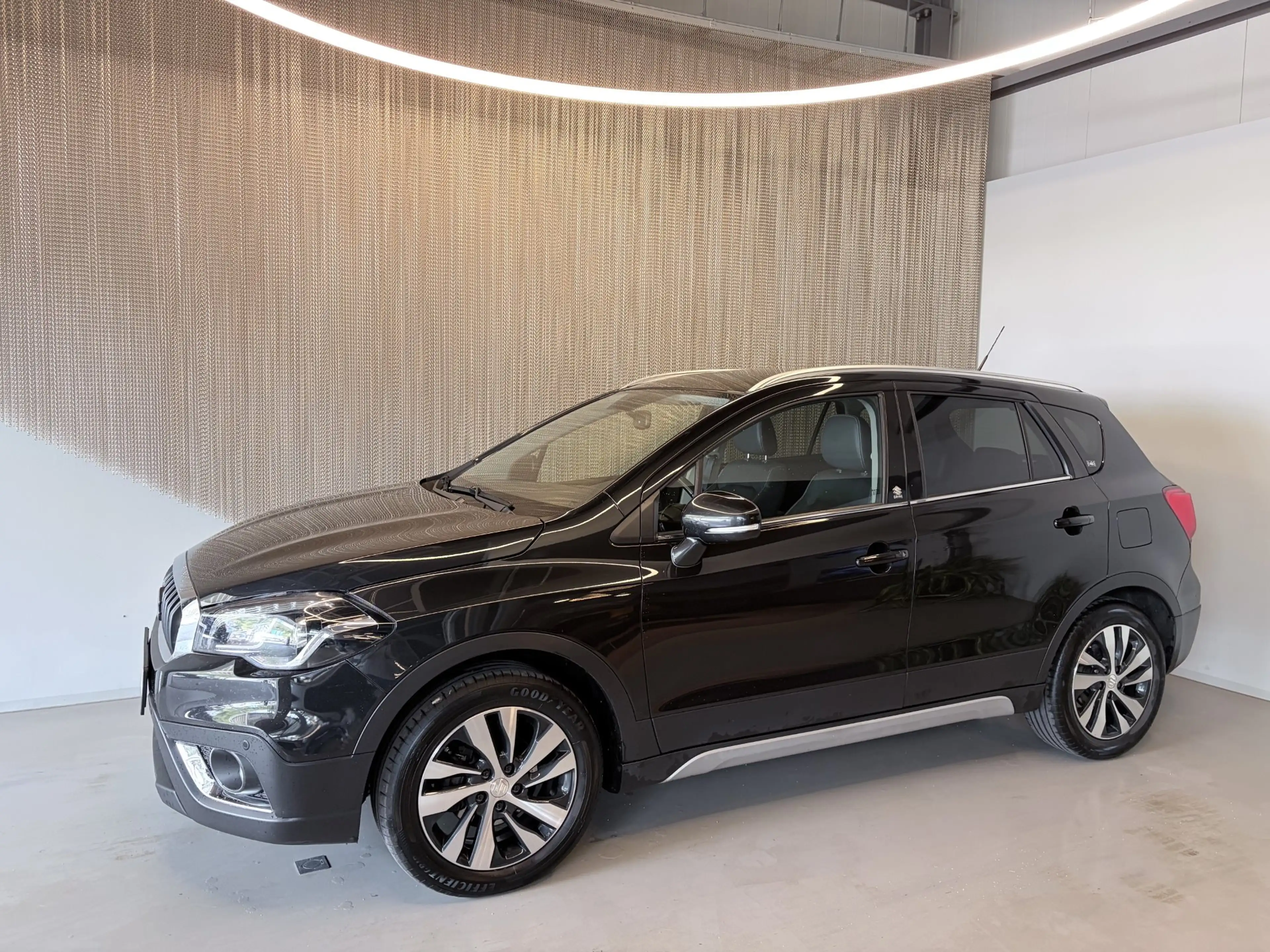 Suzuki SX4 S-Cross 1,4 GL+ DITC Hybrid ALLGRIP flash — photo 3