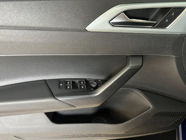 Volkswagen Polo view 5
