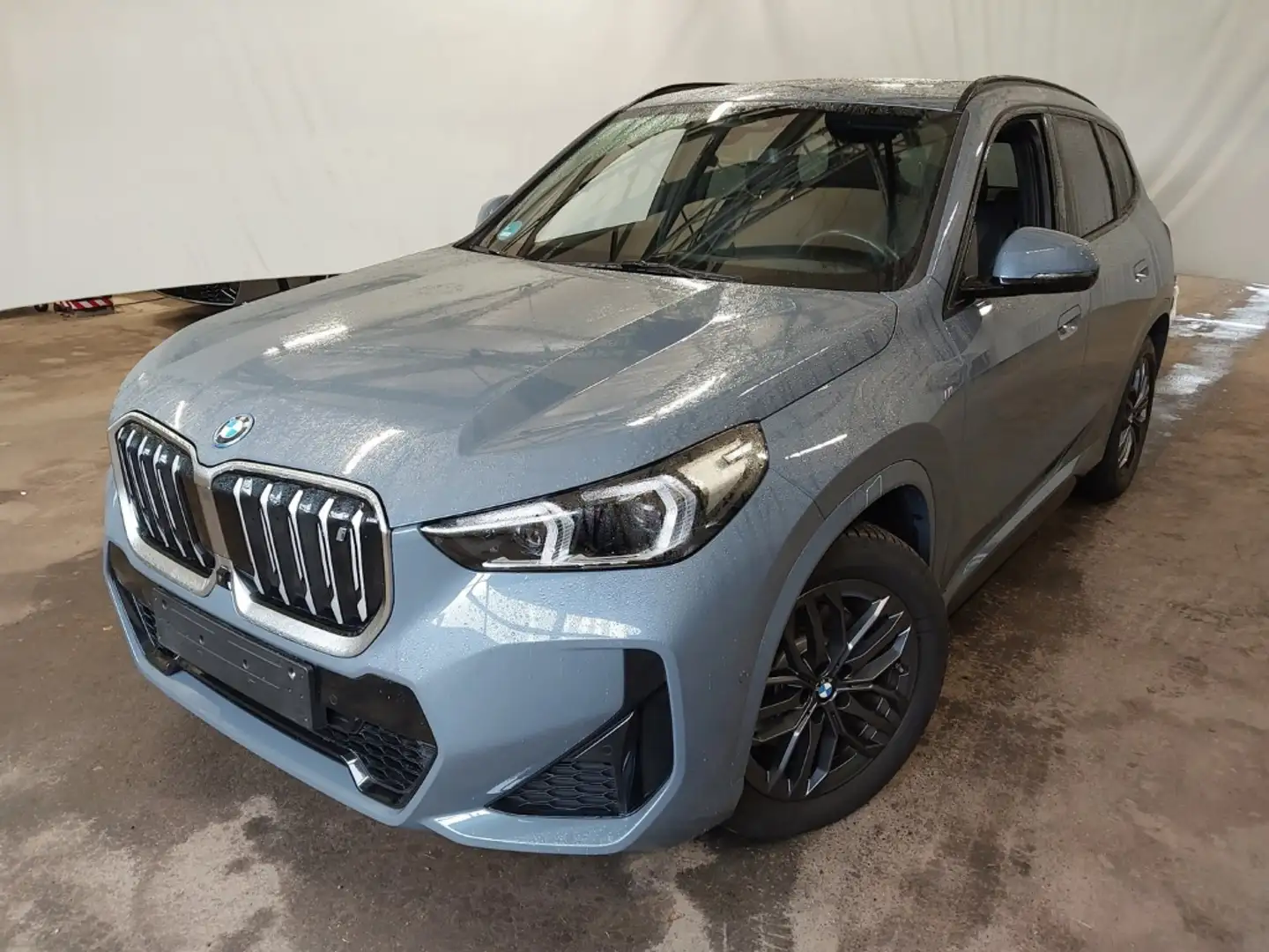 BMW iX1 30 M-SPORT+LEDER+PANO+HUD+LED+HIFI-HK+AHK Grau - 1