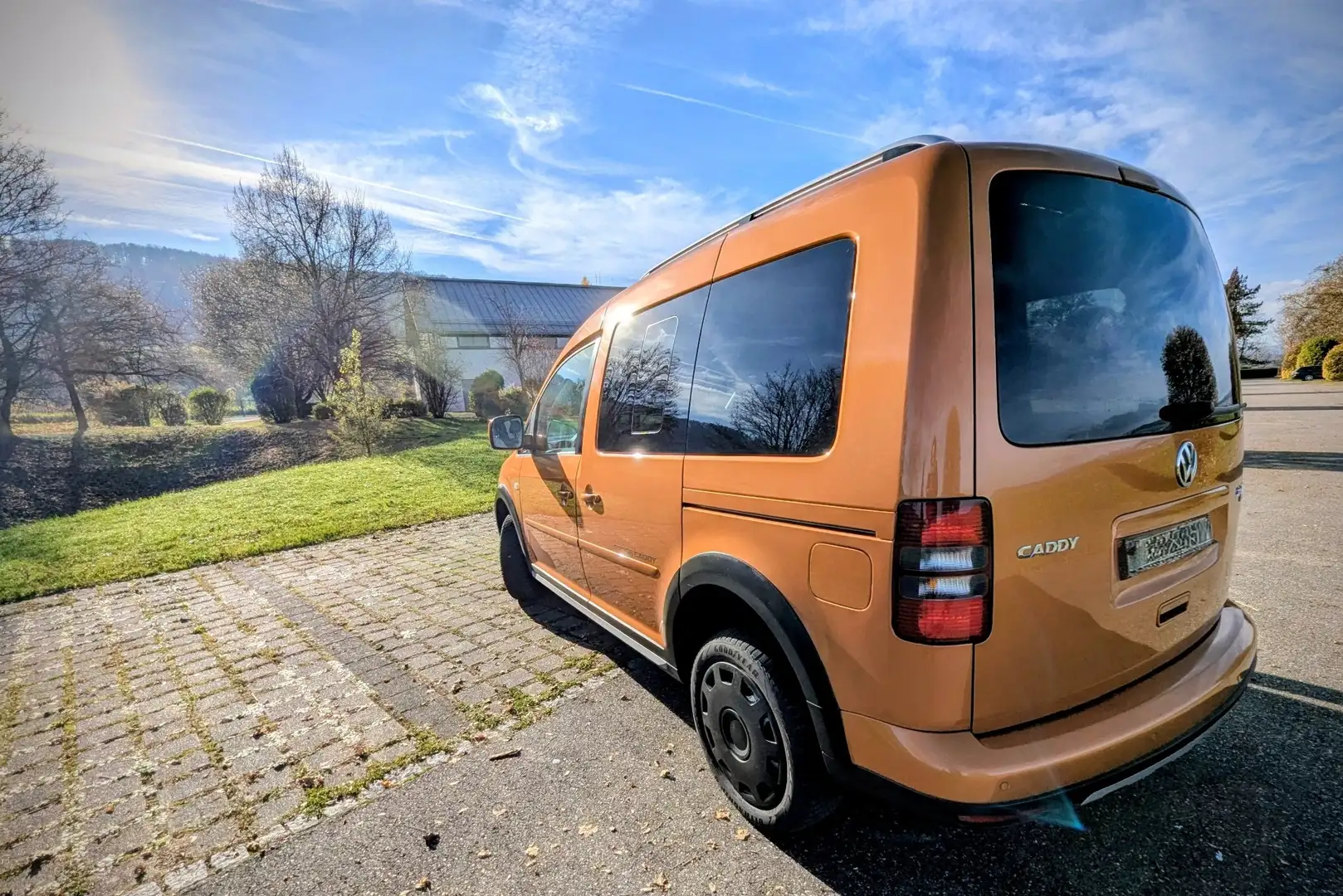 Volkswagen Caddy Cross Caddy TDI DSG Standh/Allr/AHK 8fach bereift Orange - 2
