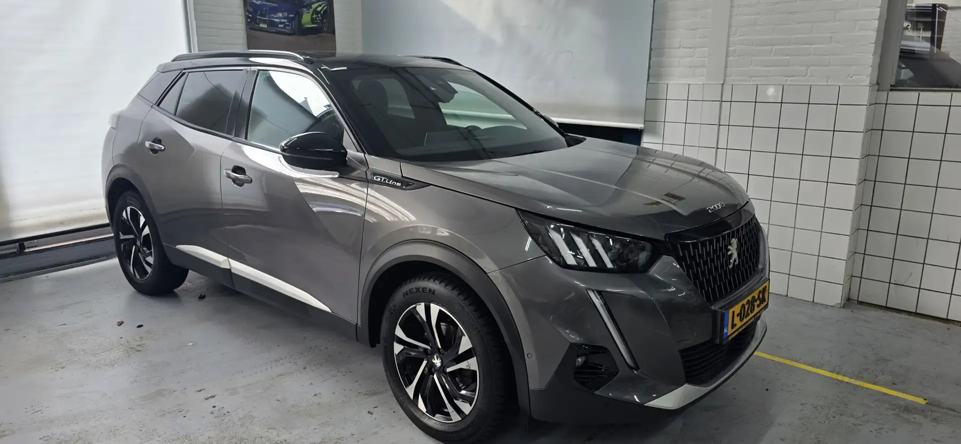 Peugeot 2008 1.2 PureTech GT-Line Grau - 2