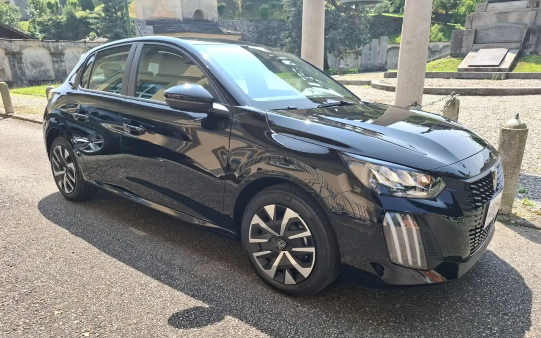 Peugeot 208 PureTech 75 Stop&Start 5 porte Style Nero - 1