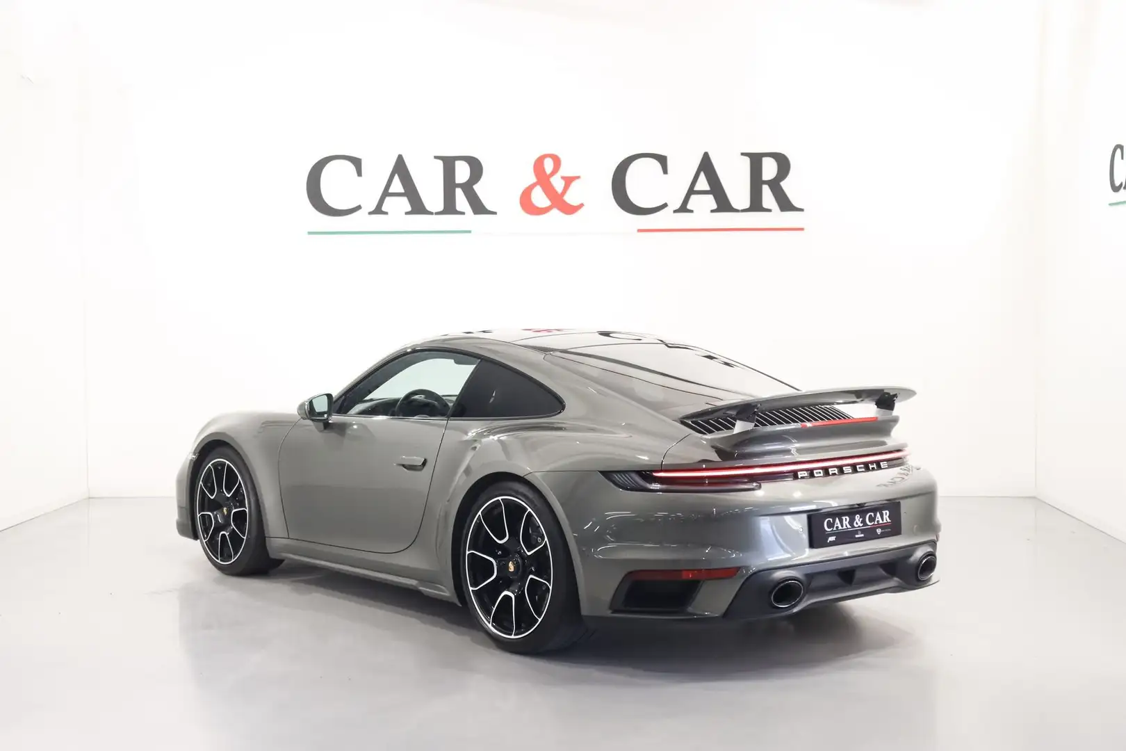 Porsche 911 992 Turbo S Coupé Verde - 2