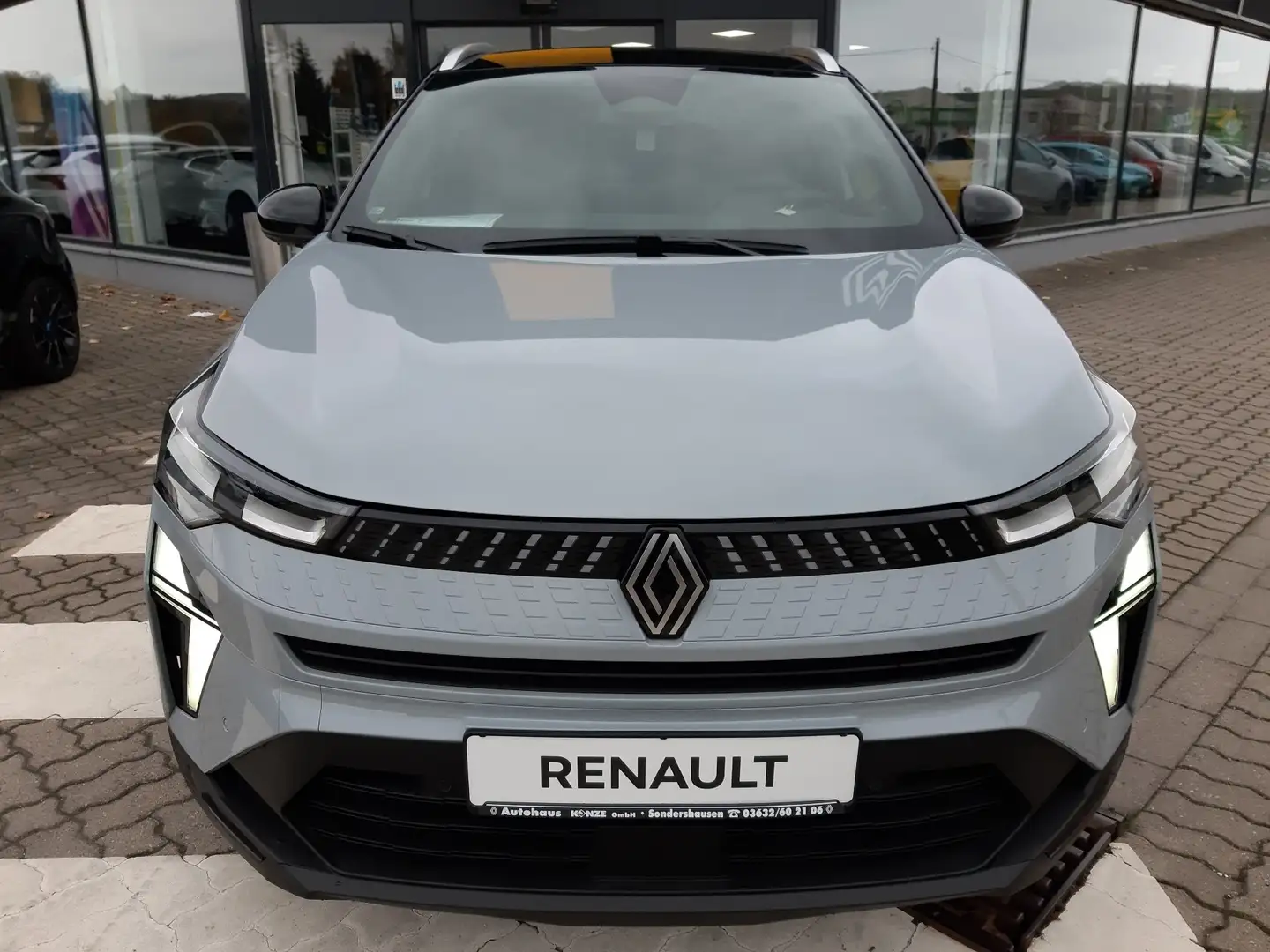Renault Captur Techno Mild Hybrid 140 Gris - 2