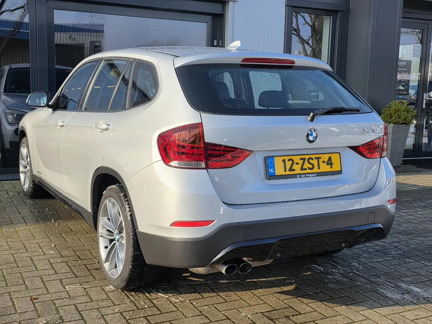 BMW X1 sDrive20i Upgrade Edition + LEER + NAVI PROF + XEN Grau - 2