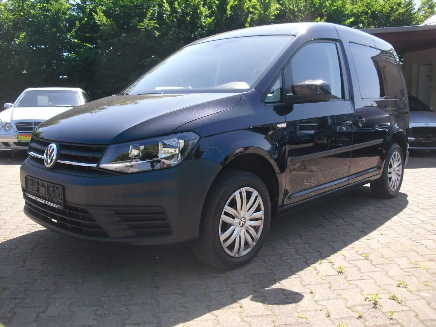Volkswagen Caddy * 96 KW*Navi* 2 xSchiebetür*PDC*Sitzheizung Schwarz - 1
