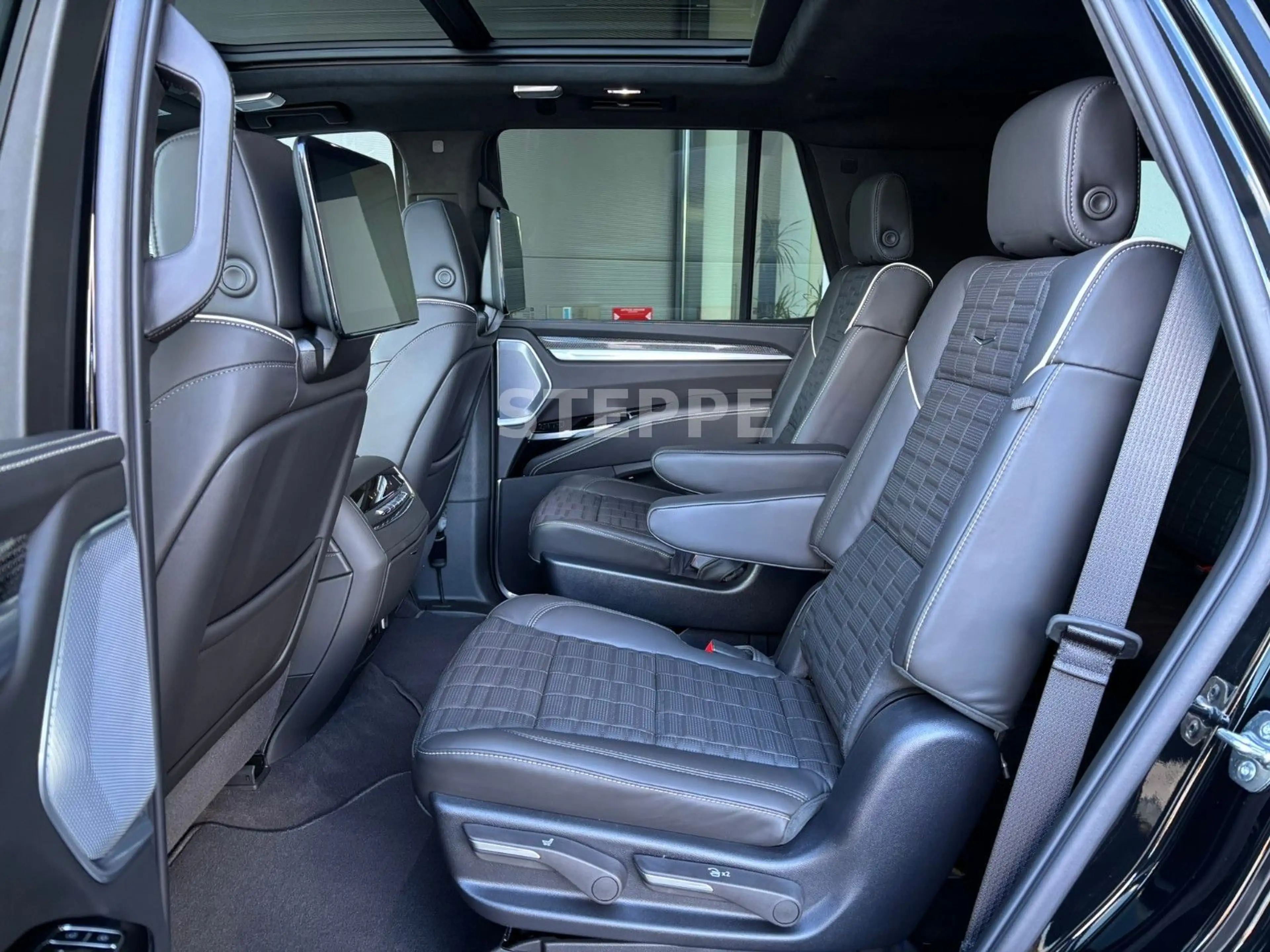 Cadillac Escalade MY26 V-Series 6.2 V8 Supercharged AWD — photo 10