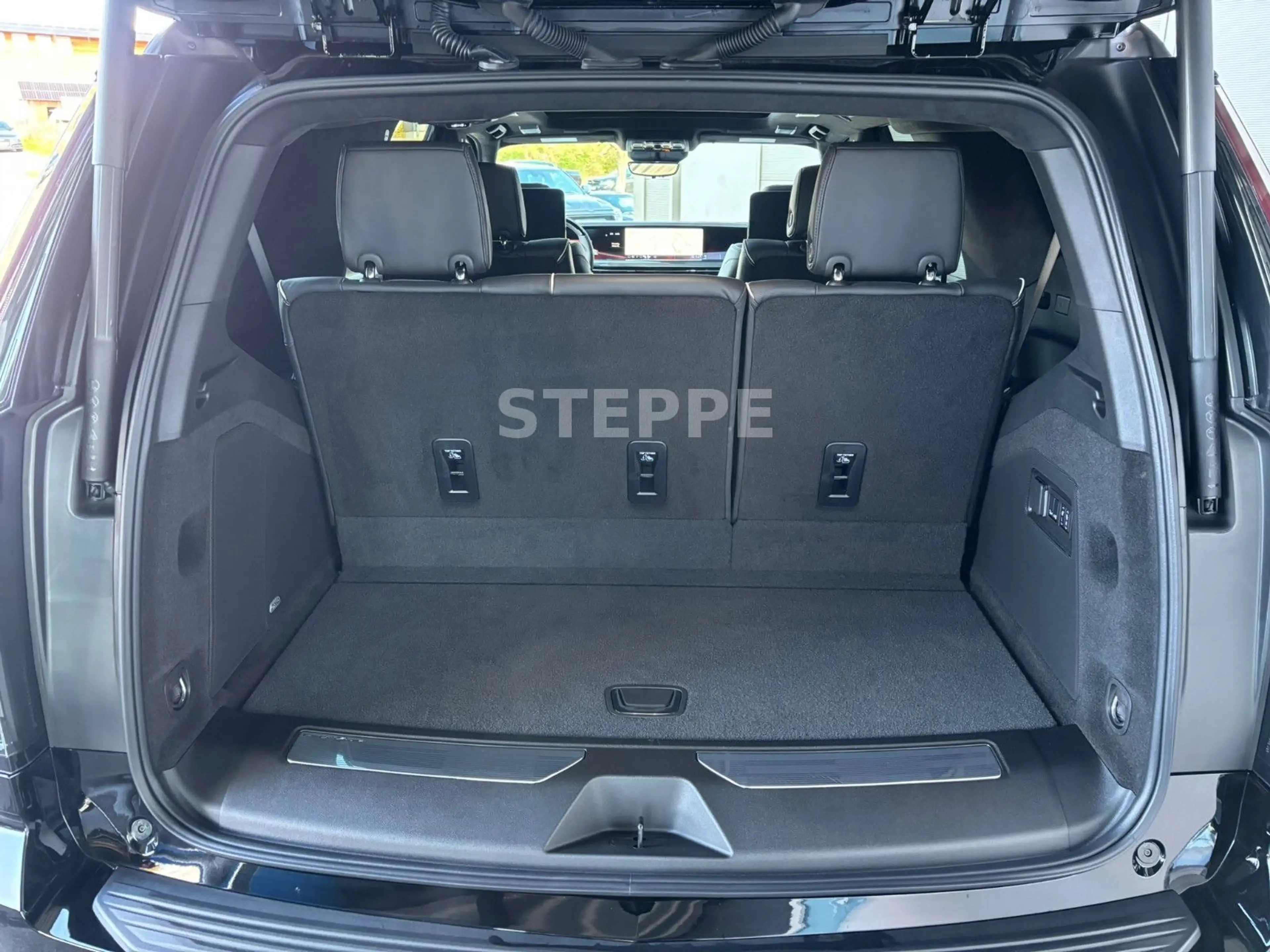 Cadillac Escalade MY26 V-Series 6.2 V8 Supercharged AWD — photo 13