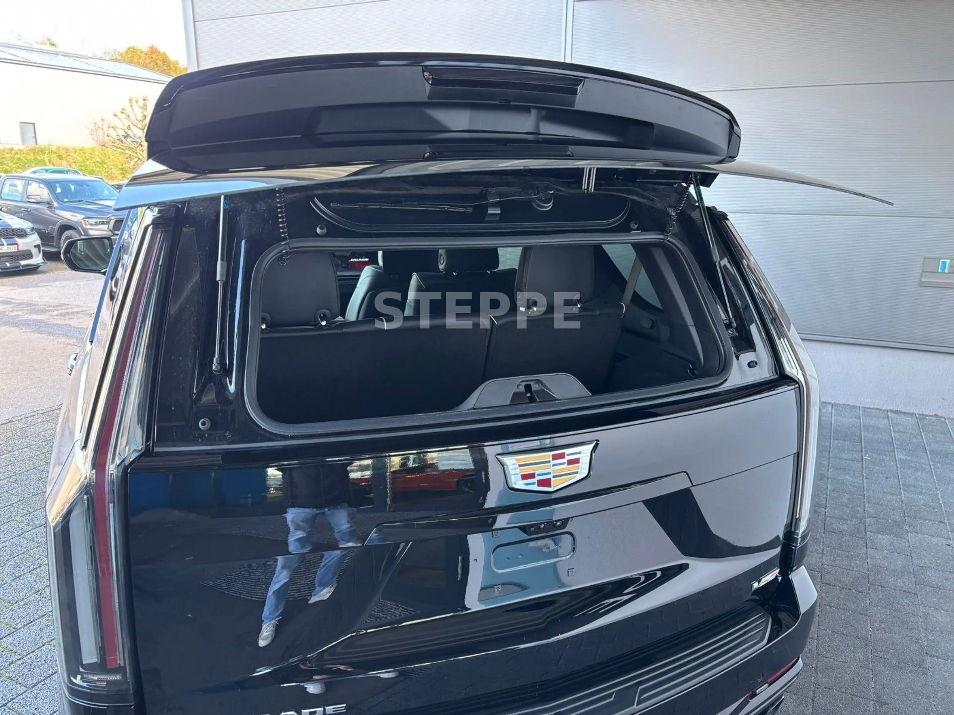 Cadillac Escalade MY26 V-Series 6.2 V8 Supercharged AWD — photo 12