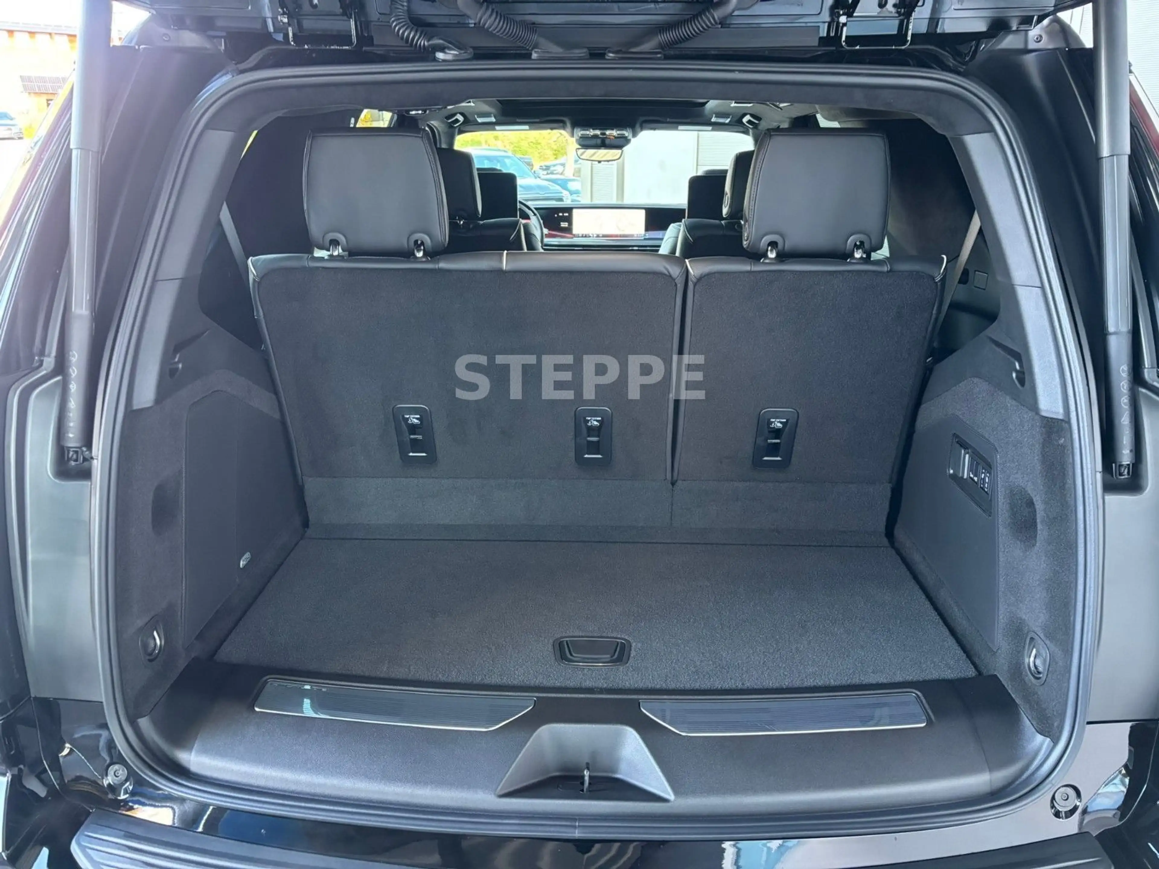 Cadillac Escalade MY26 V-Series 6.2 V8 Supercharged AWD — photo 14