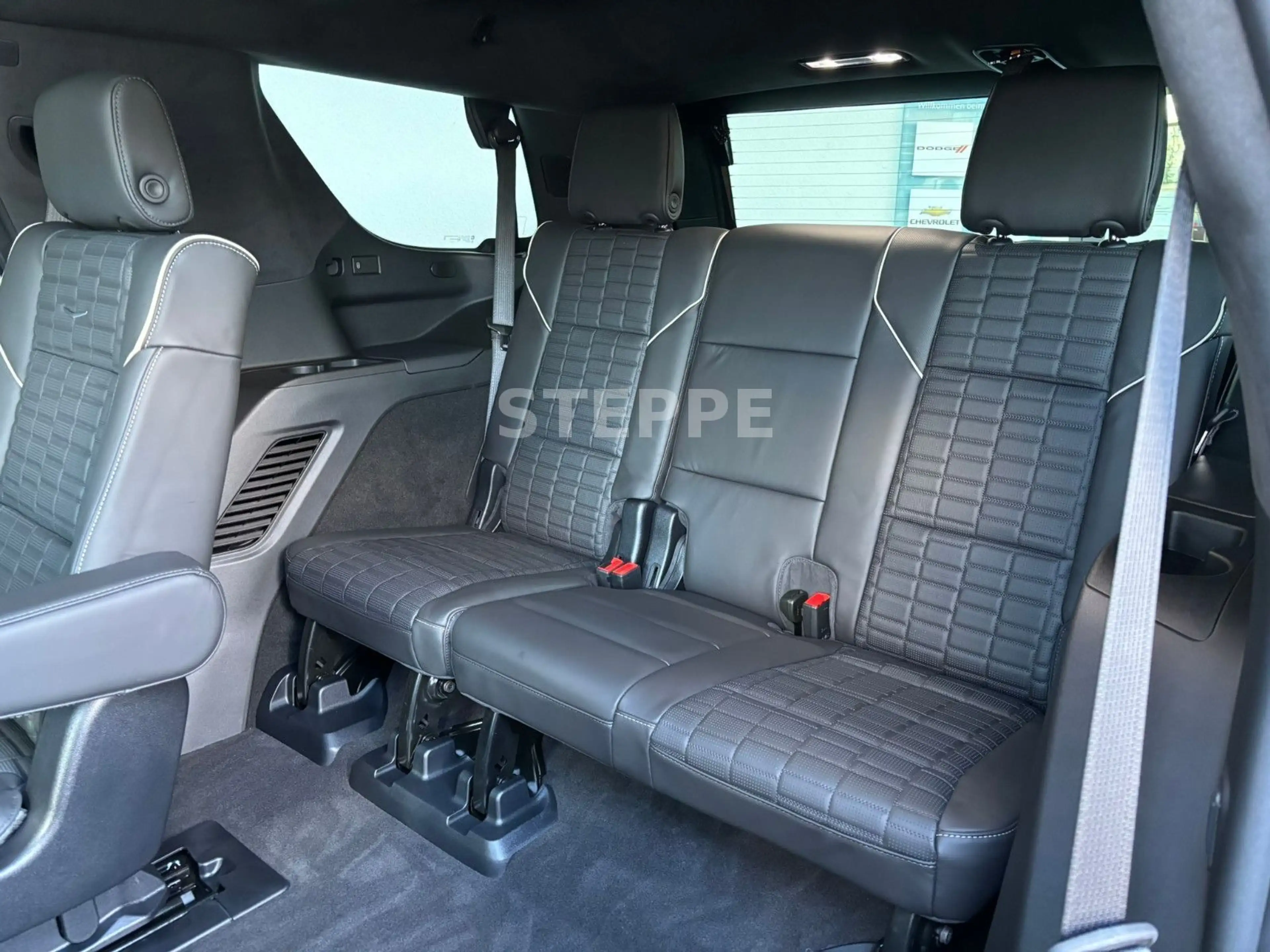 Cadillac Escalade MY26 V-Series 6.2 V8 Supercharged AWD — photo 11
