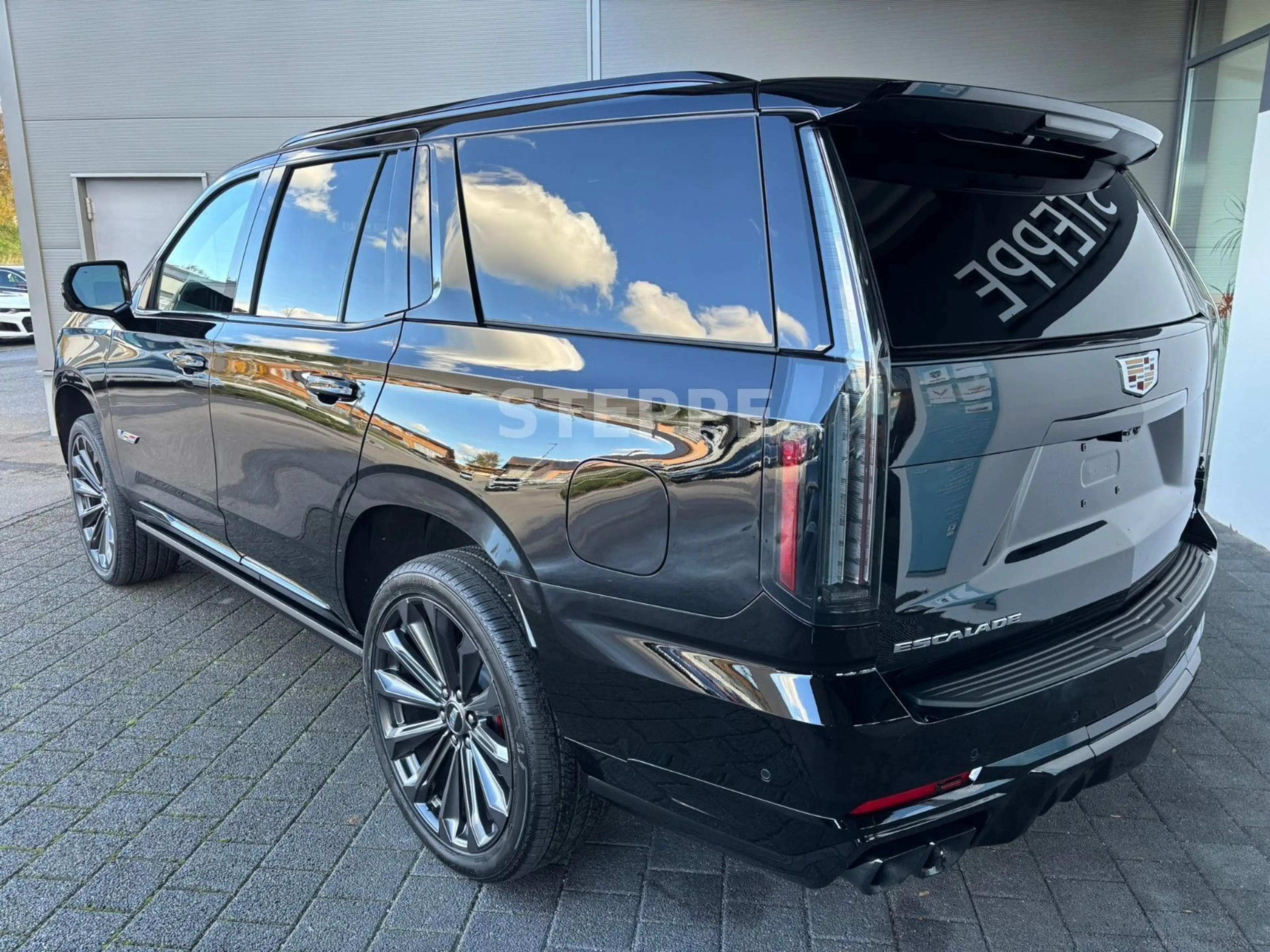 Cadillac Escalade MY26 V-Series 6.2 V8 Supercharged AWD — photo 4