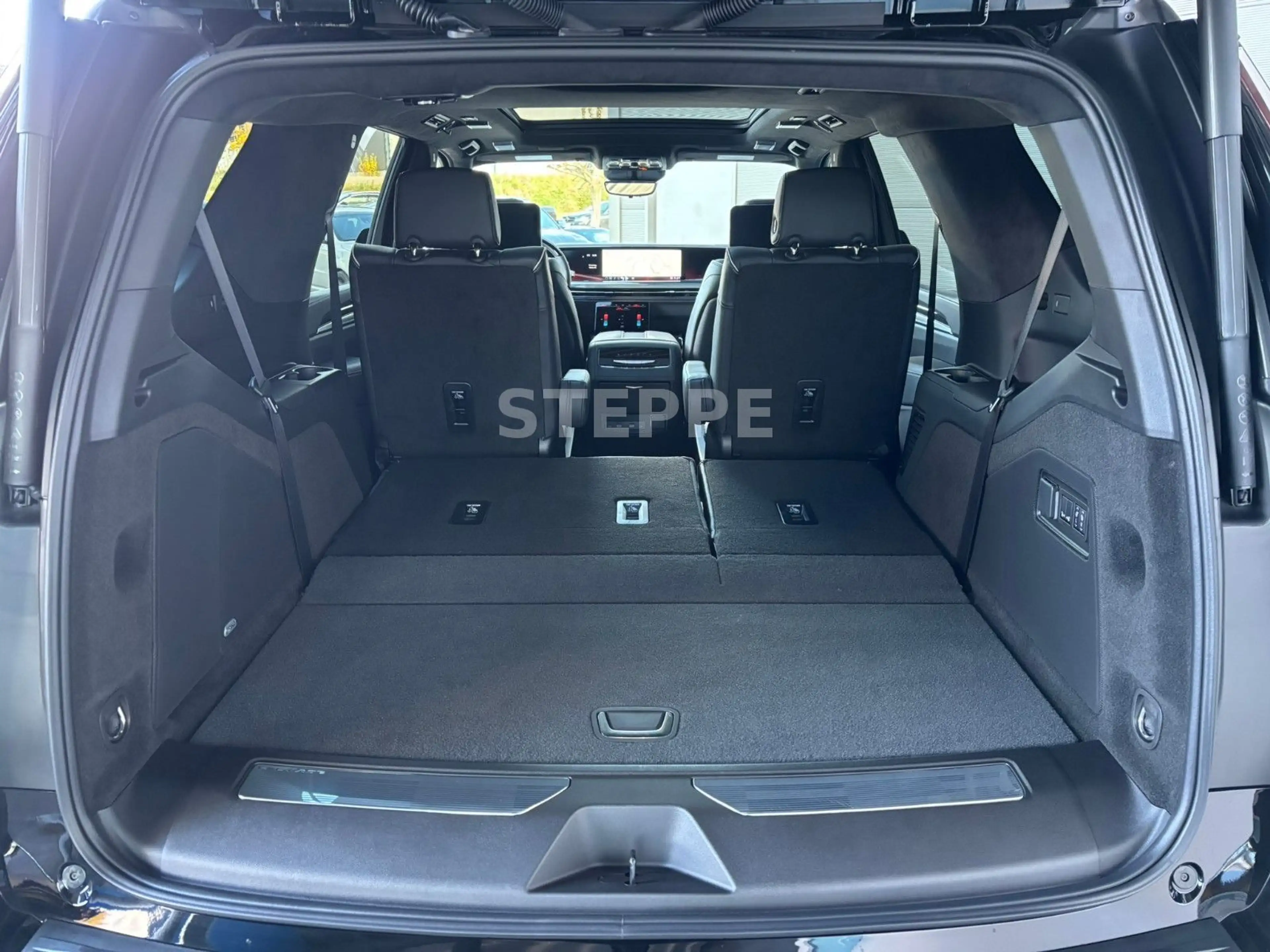 Cadillac Escalade MY26 V-Series 6.2 V8 Supercharged AWD — photo 15
