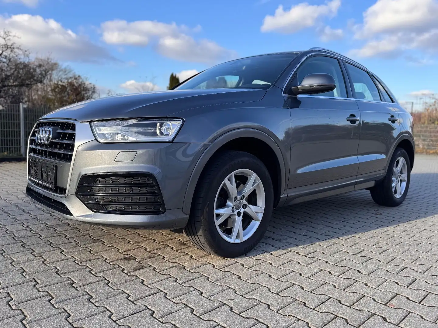 Audi Q3 sport 1,4 TFSI NAVI XENON SPORTSITZE AHK PDC Gris - 1