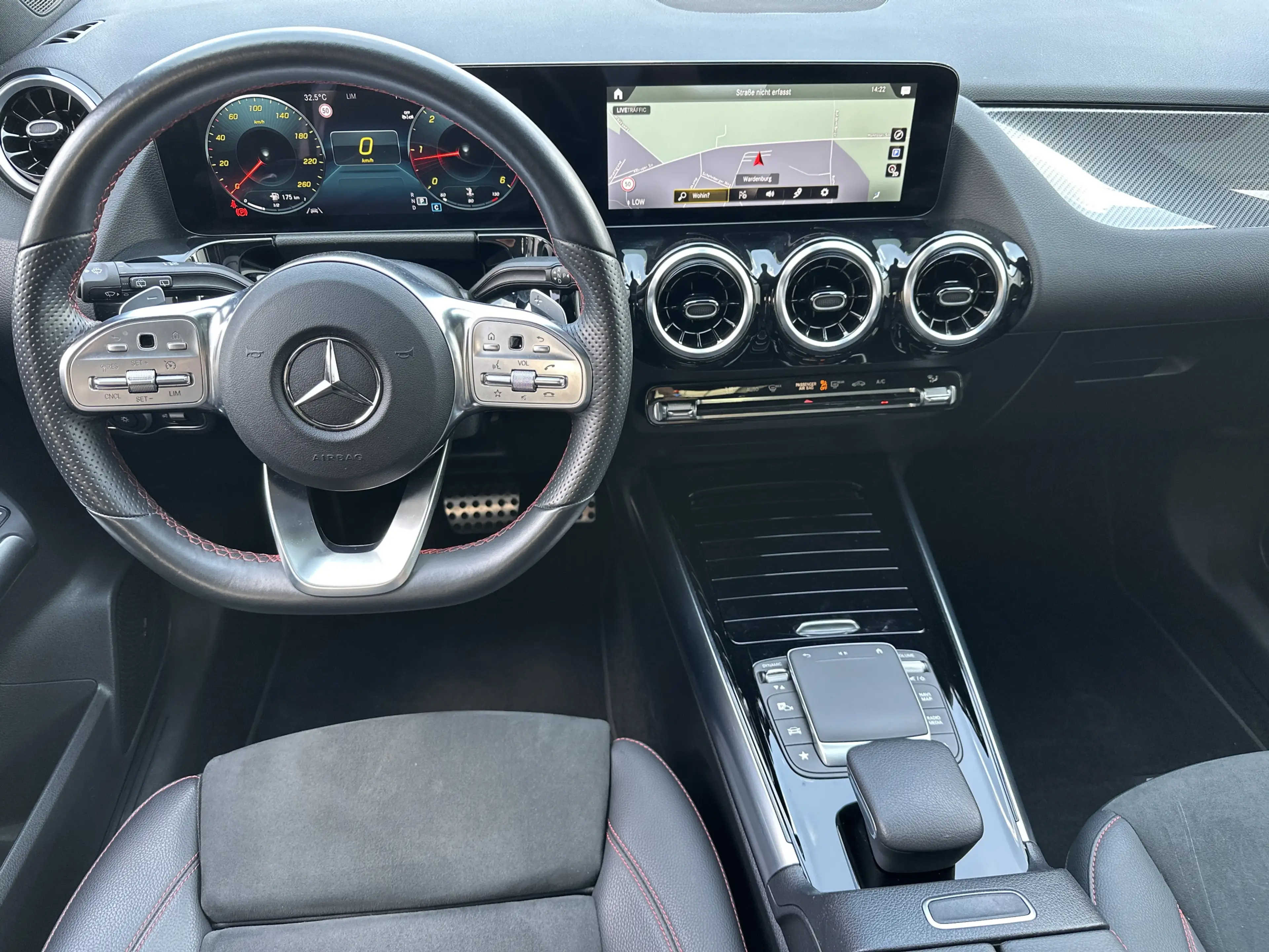 Mercedes-Benz GLA 220 AMG Line NAV+MATRIX+KAMERA+PANO+VCOCK — photo 11