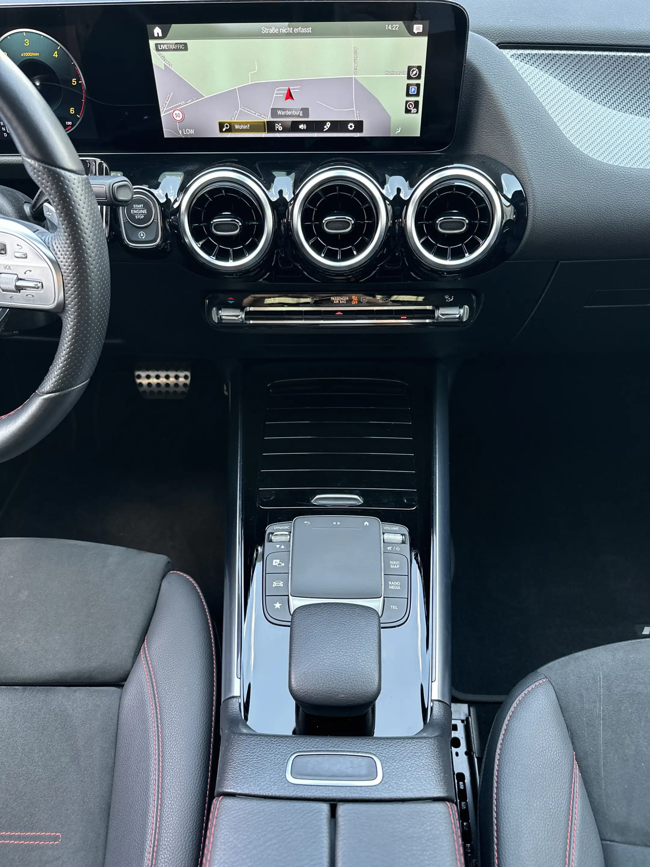 Mercedes-Benz GLA 220 AMG Line NAV+MATRIX+KAMERA+PANO+VCOCK — photo 12